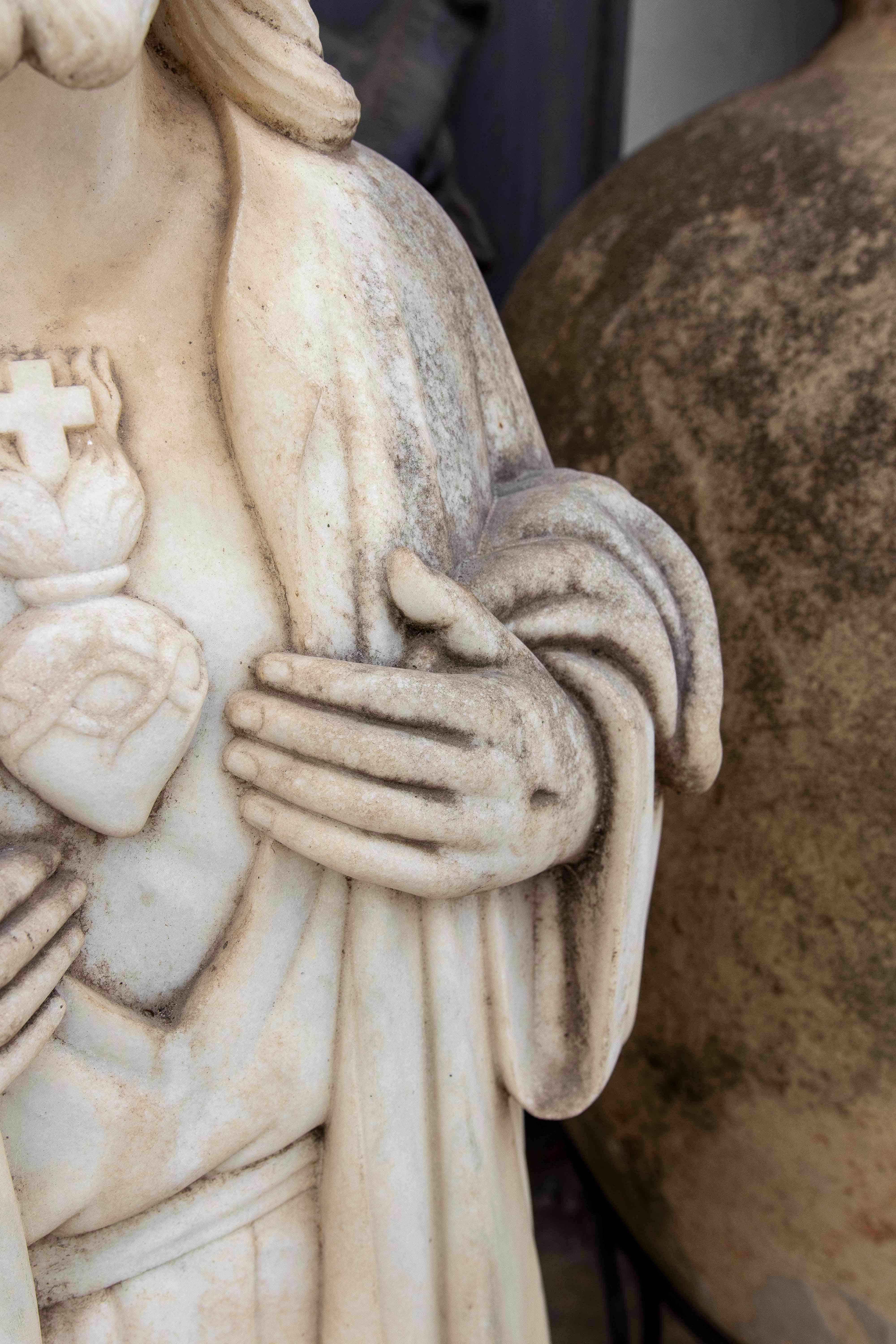 Scultura in marmo scolpita a mano degli anni '40 raffigurante Gesù Cristo del Sacro Cuore in vendita 3