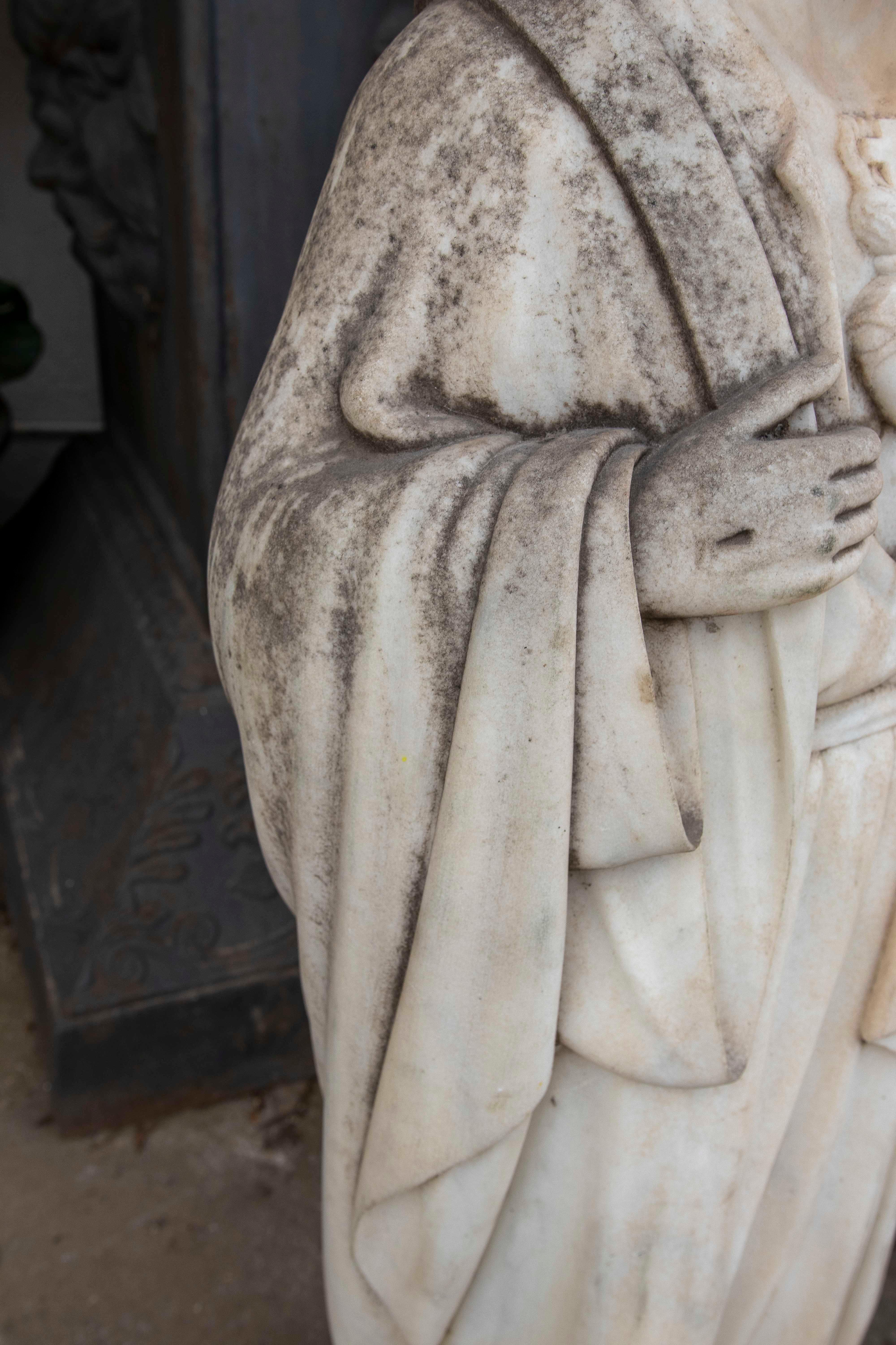 Scultura in marmo scolpita a mano degli anni '40 raffigurante Gesù Cristo del Sacro Cuore in vendita 4