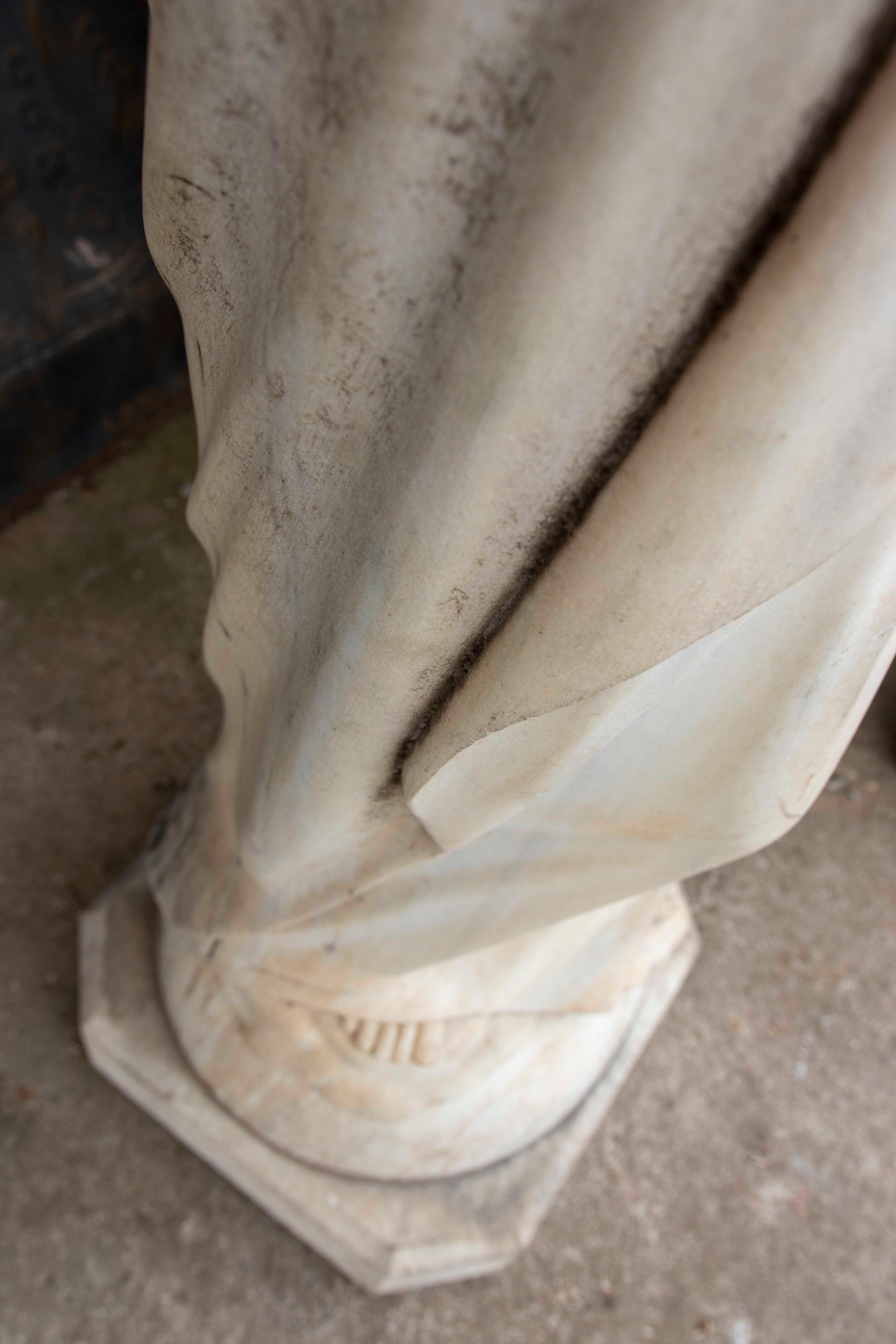Scultura in marmo scolpita a mano degli anni '40 raffigurante Gesù Cristo del Sacro Cuore in vendita 9
