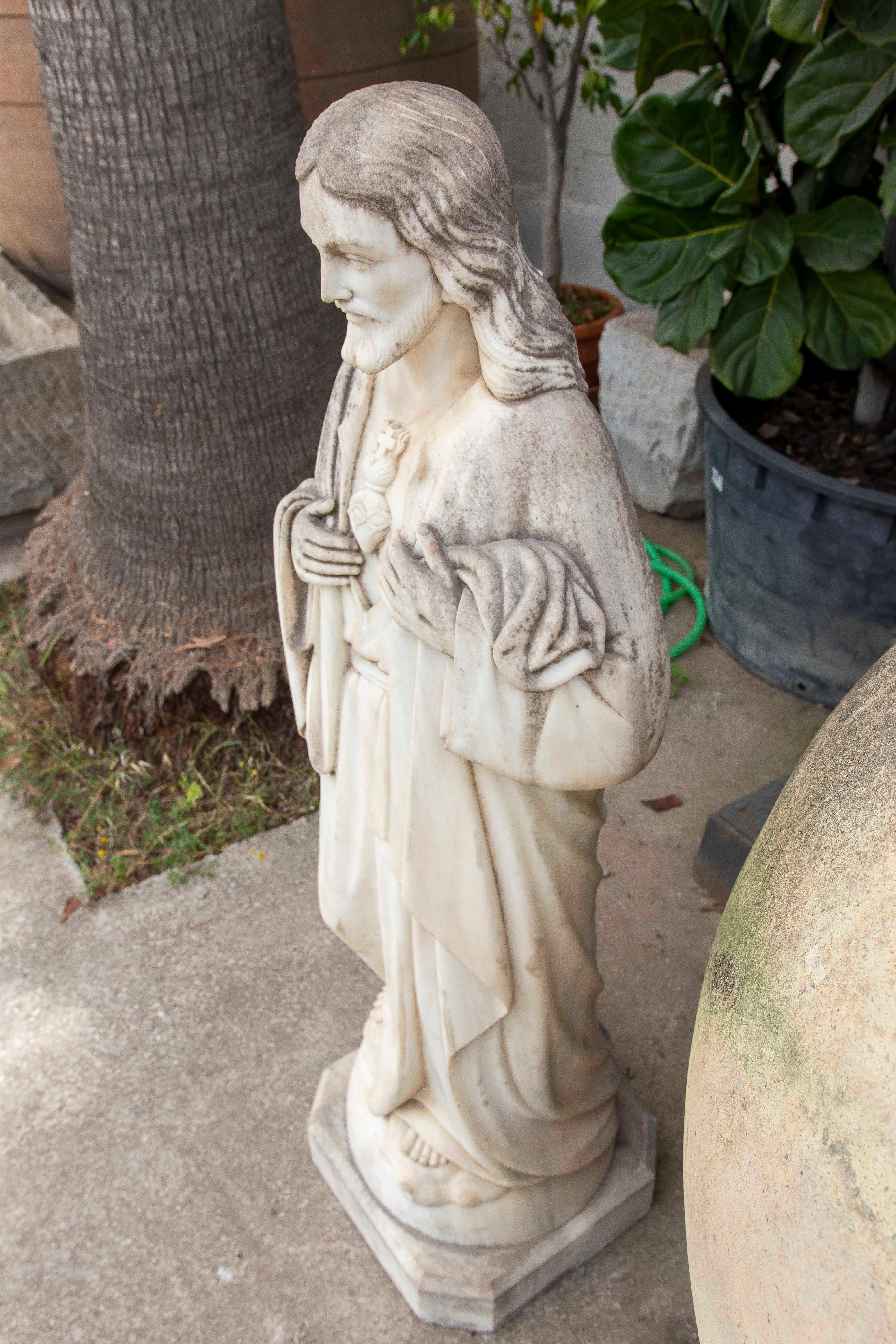 Scultura in marmo scolpita a mano degli anni '40 raffigurante Gesù Cristo del Sacro Cuore in vendita 10