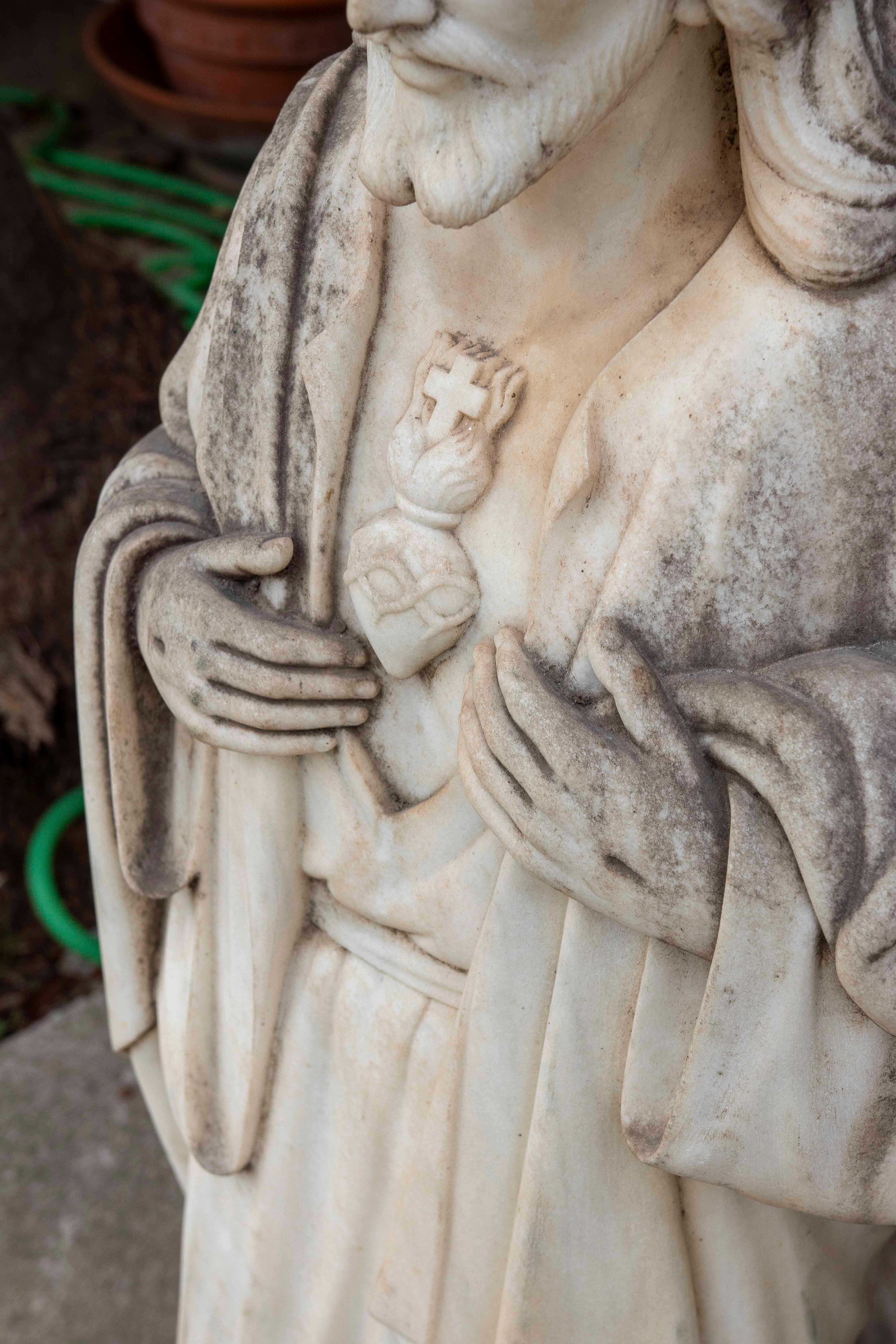 Scultura in marmo scolpita a mano degli anni '40 raffigurante Gesù Cristo del Sacro Cuore in vendita 12