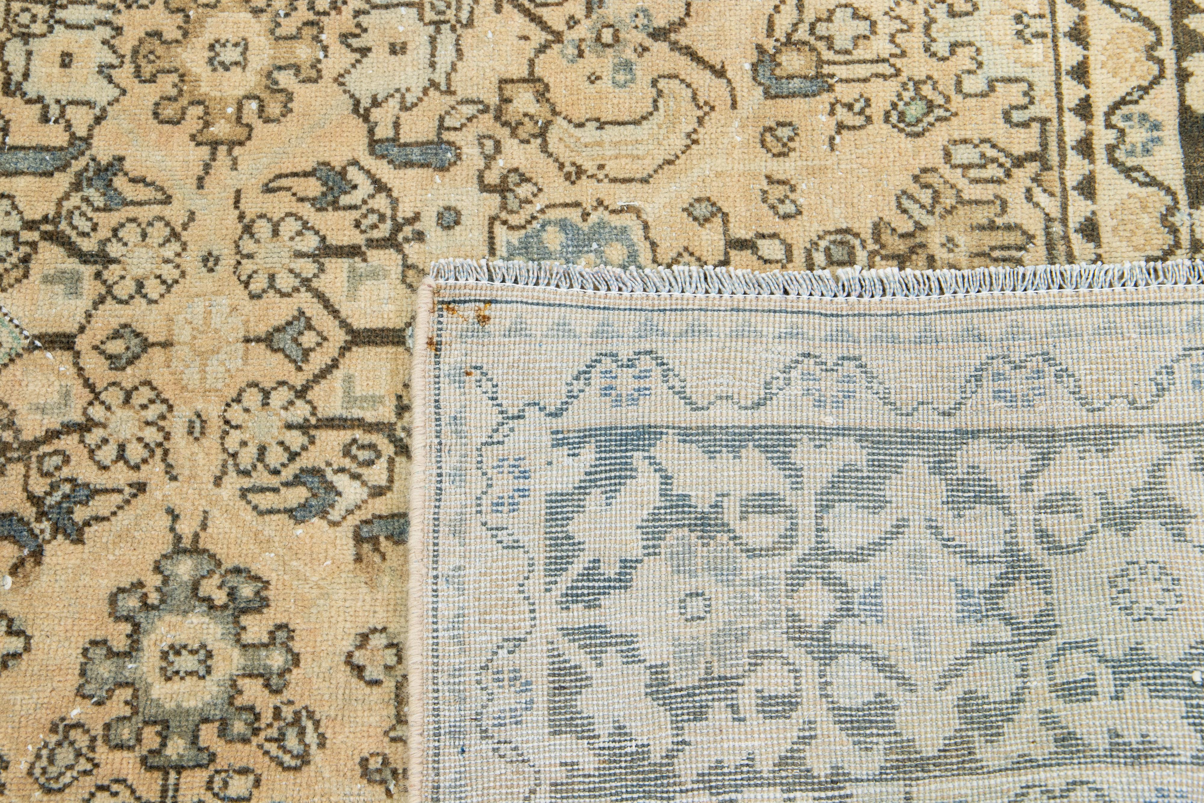 Handgefertigter persischer Mahal-Wollteppich aus den 1940er Jahren mit floralem Allover-Motiv (Wolle) im Angebot