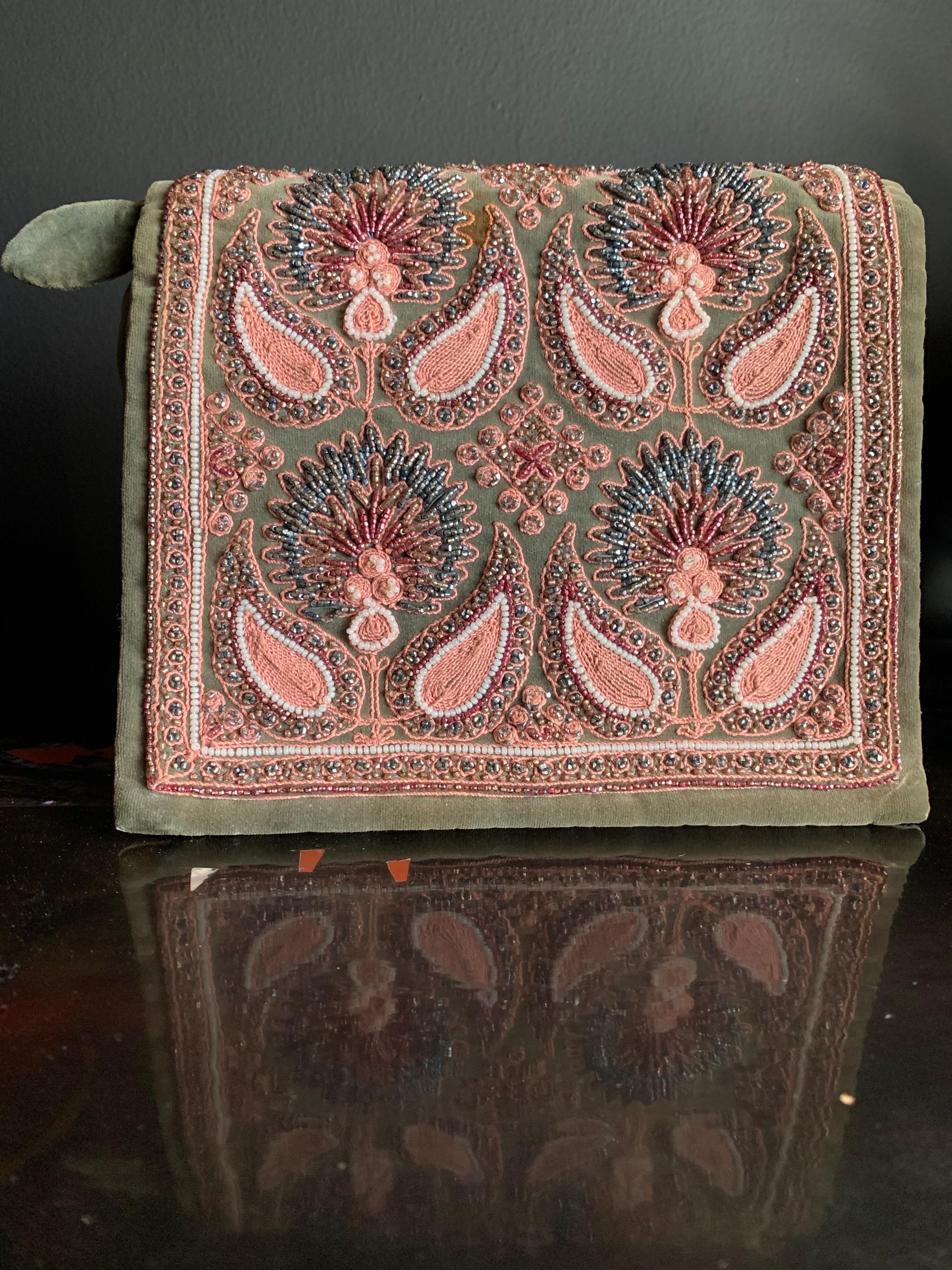 1940s Harry Rosenfeld Sage Velvet Envelope Clutch W/ Beaded & Embroidered Flap In Good Condition For Sale In Gresham, OR