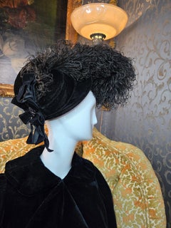 1940s Hattie Carnegie Black Velvet Toy Hat w Extravagant Ostrich Feather Plumes