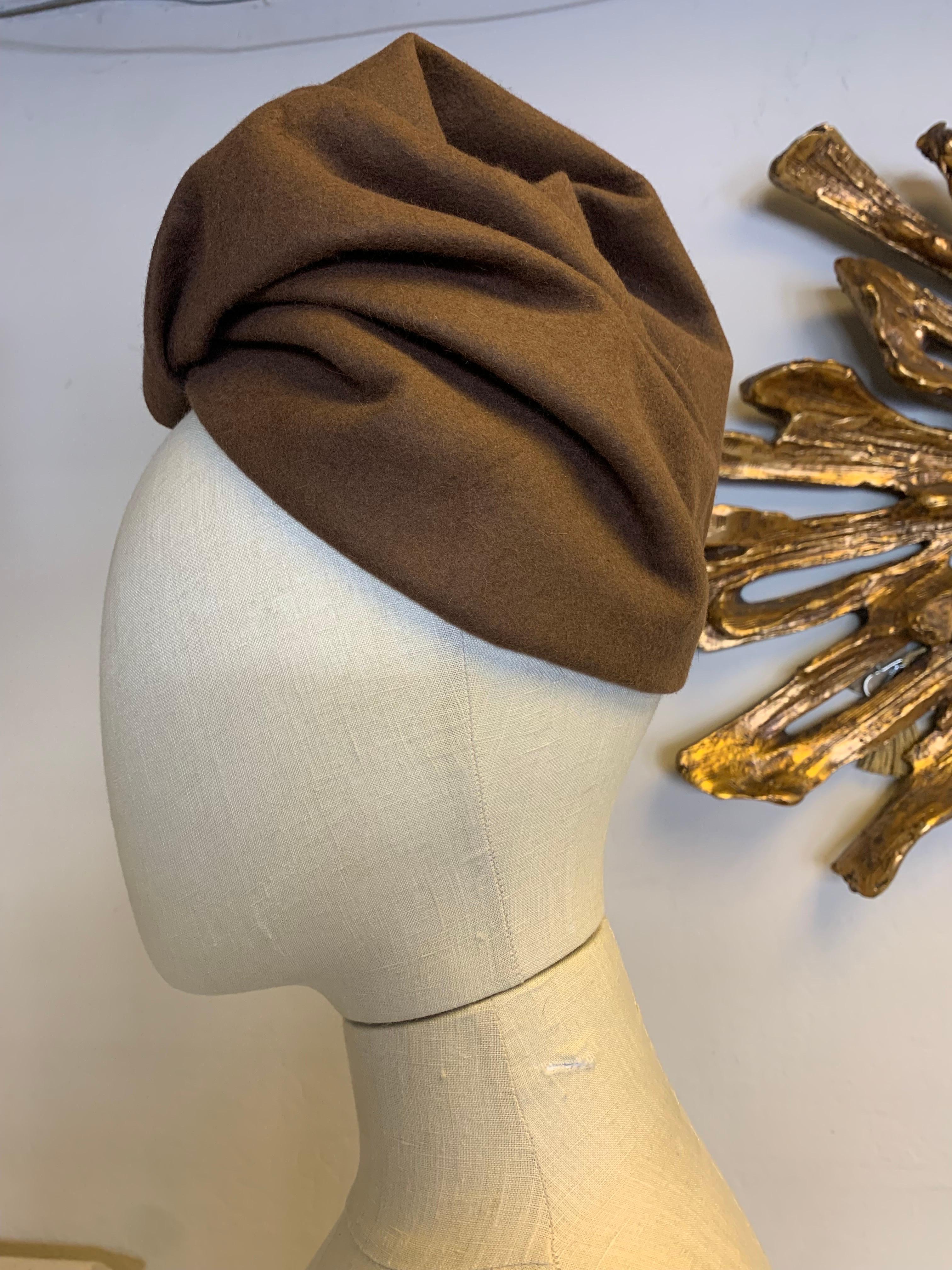 1940s Hattie Carnegie Fine Chestnut Felt Turban Hat  Excellent état - En vente à Gresham, OR