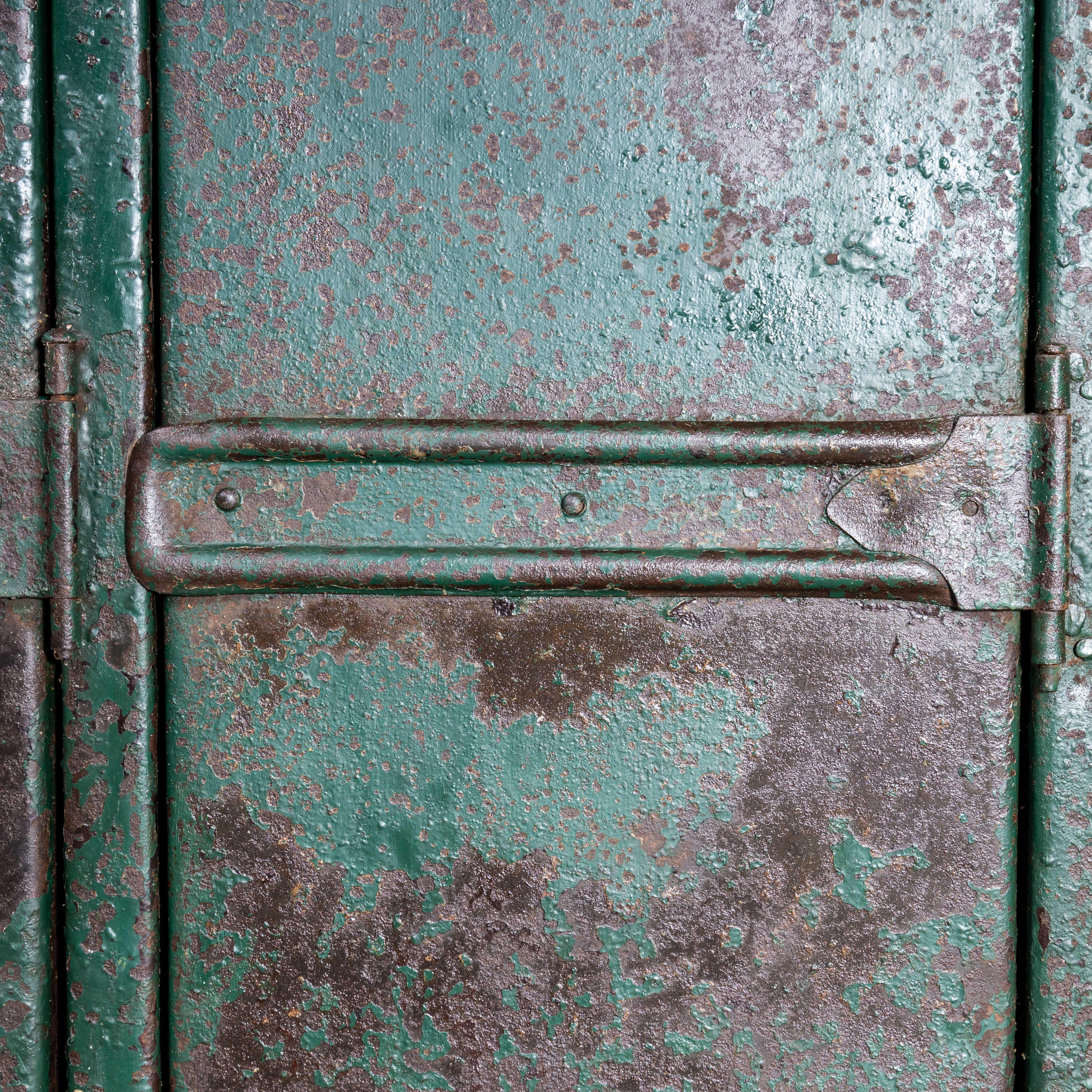 1940s Heavy Duty French Steel Industrial Locker, Four Door In Good Condition For Sale In Hook, Hampshire