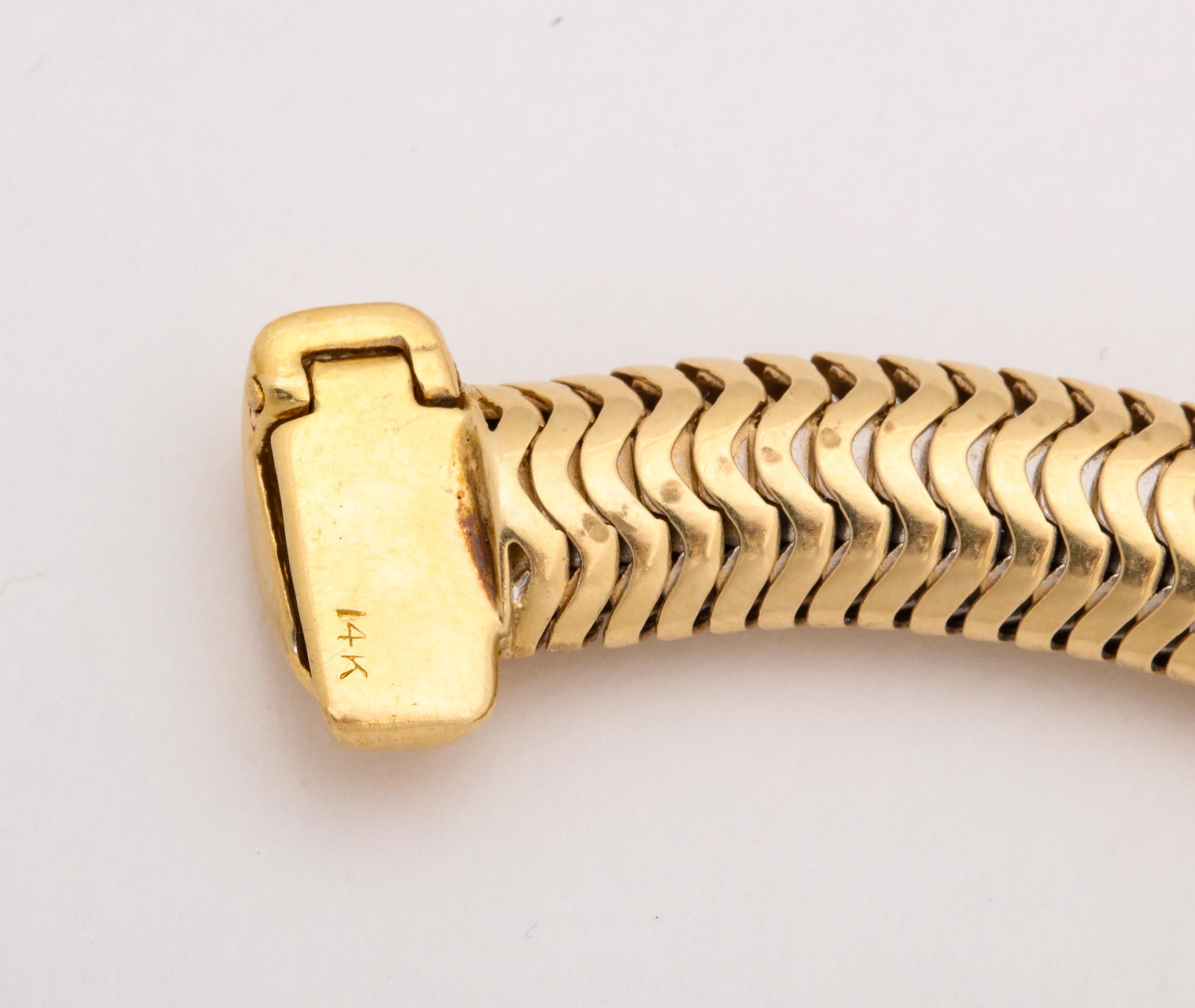 1940s Heavy Flexible Snake Omega Style Gold Slinky Necklace with Gold Clasp In Good Condition In New York, NY