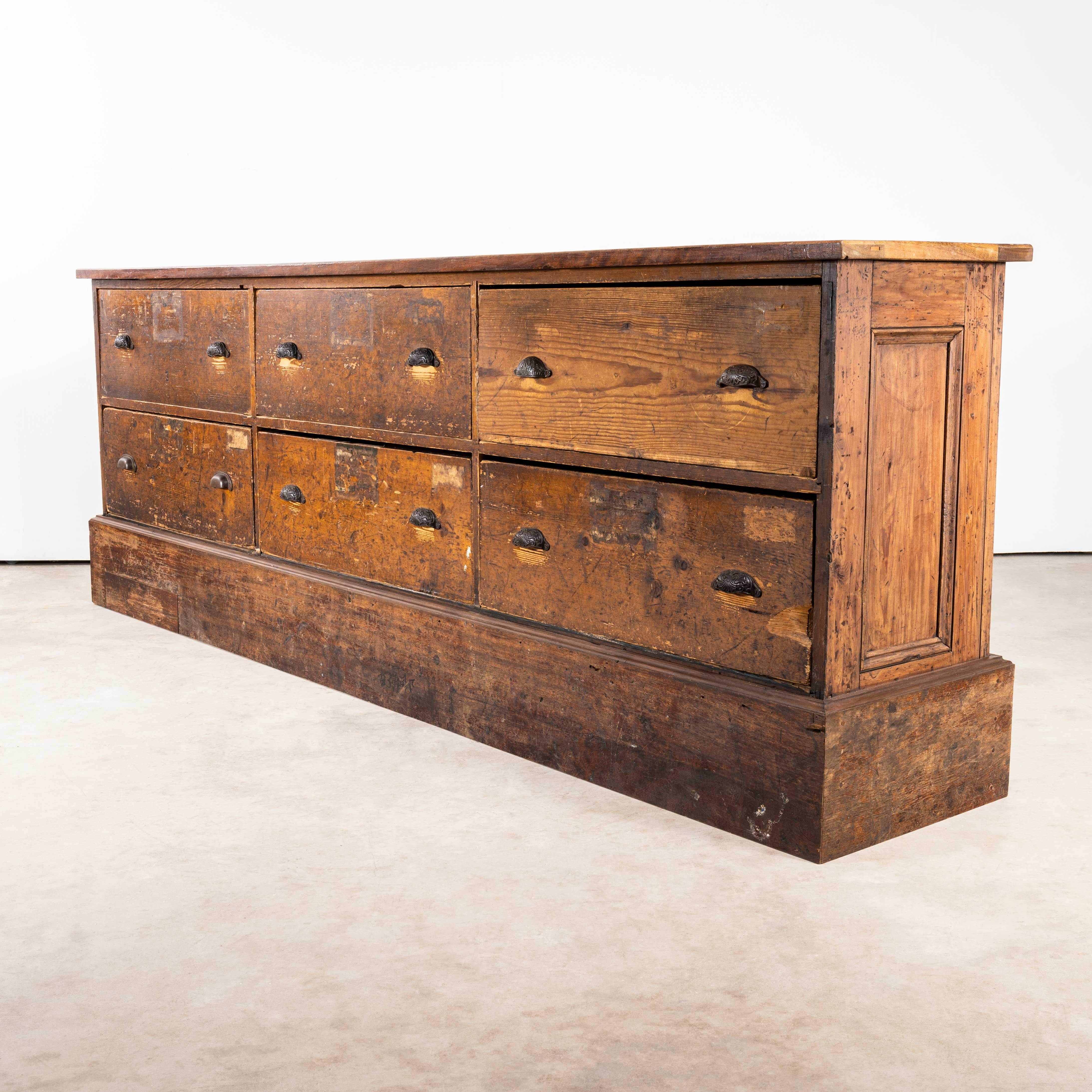 Commode d'atelier en pin lourde d'origine des années 1940 2