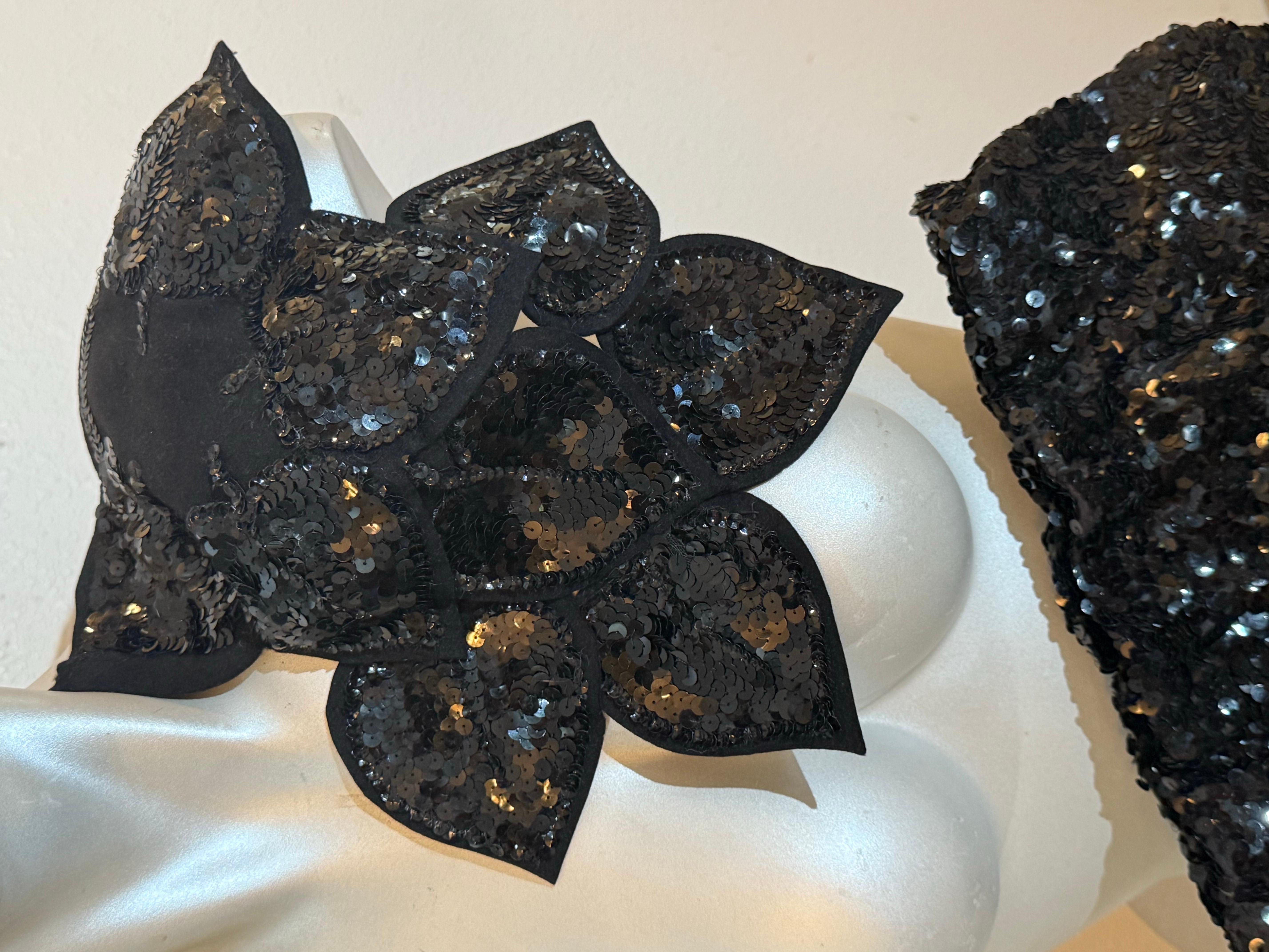 1940s Helen Leibert - Tappé Hat Black Felt Blossom Sequin Hat & Matching Clutch In Excellent Condition For Sale In Gresham, OR