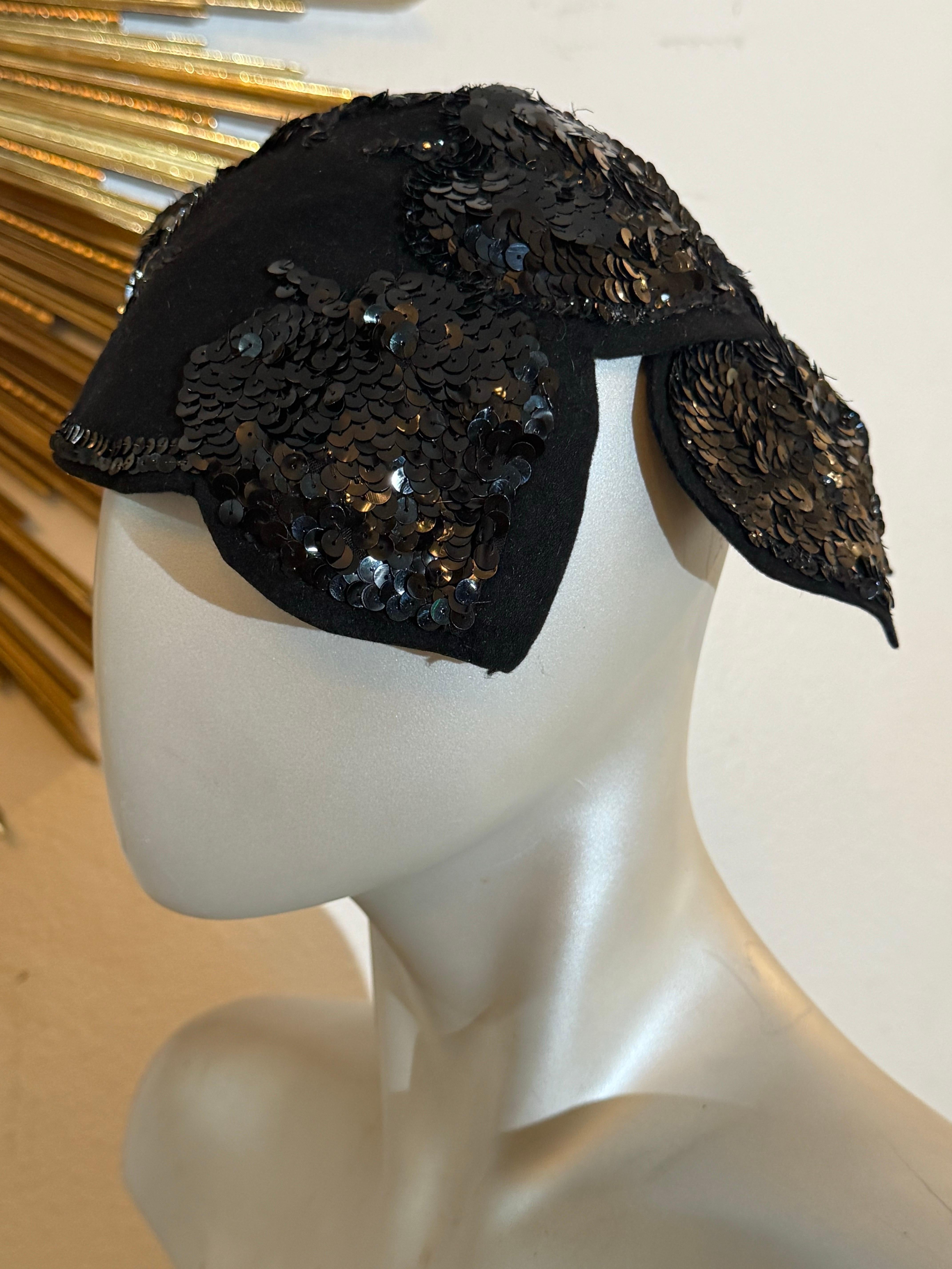 1940s Helen Leibert - Tappé Hat Black Felt Blossom Sequin Hat & Matching Clutch For Sale 1