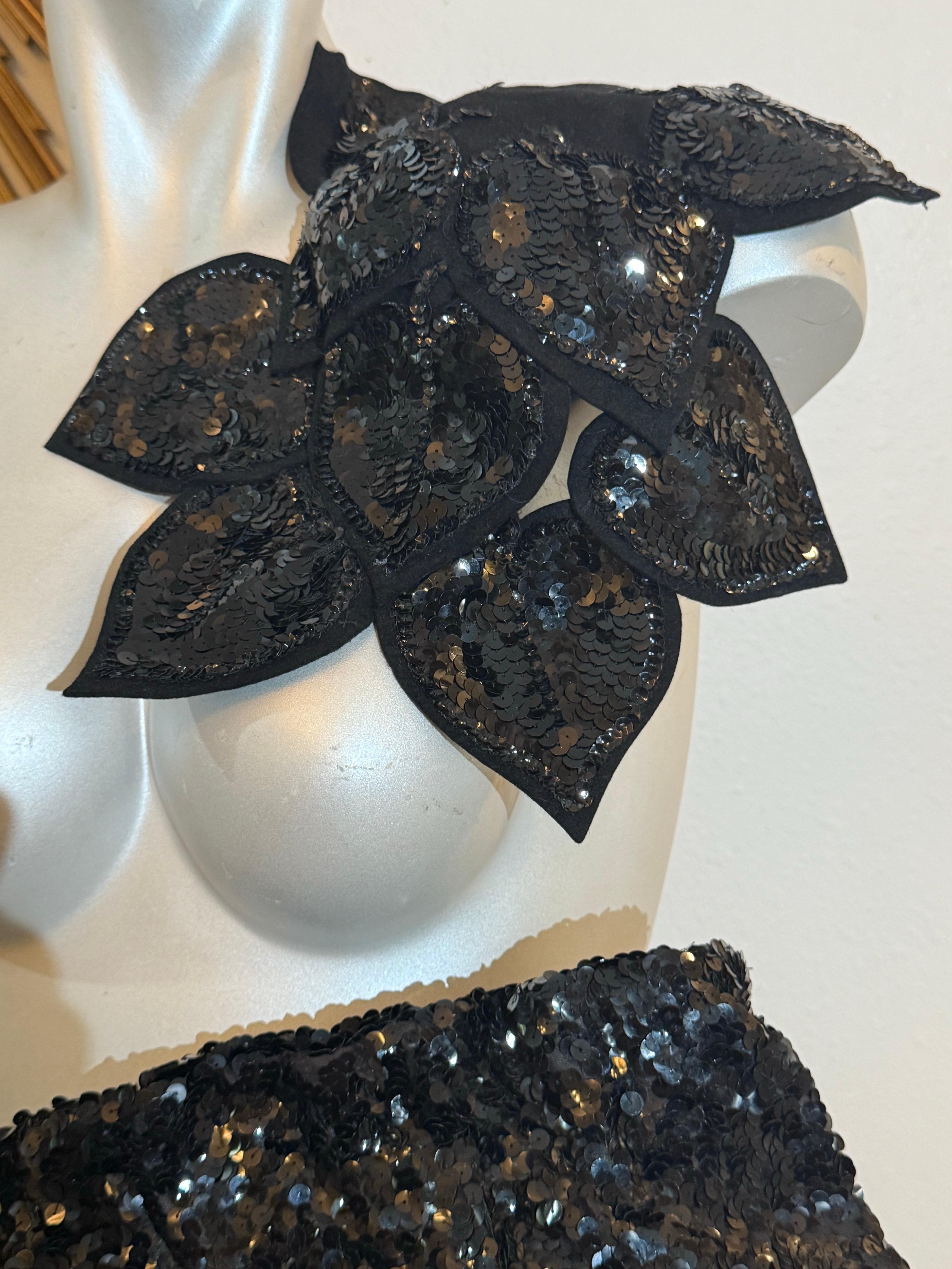 1940s Helen Leibert - Tappé Hat Black Felt Blossom Sequin Hat & Matching Clutch For Sale 4