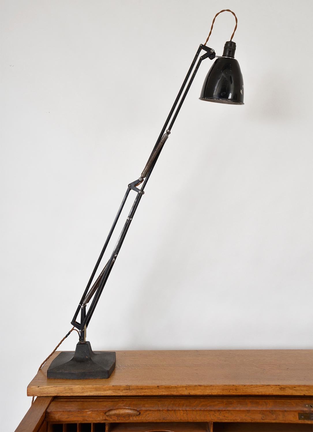 1940er Herbert Terry Anglepoise Draughtsman's Task Schreibtischlampe Nr. 1209 Industrial im Angebot 3