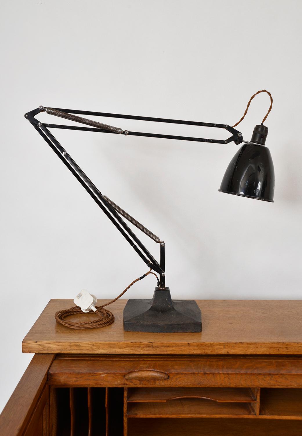 1940er Herbert Terry Anglepoise Draughtsman's Task Schreibtischlampe Nr. 1209 Industrial im Angebot 4