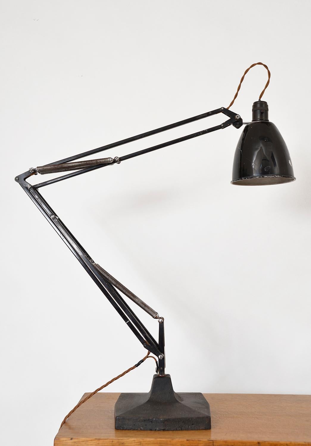 1940er Herbert Terry Anglepoise Draughtsman's Task Schreibtischlampe Nr. 1209 Industrial (Industriell) im Angebot