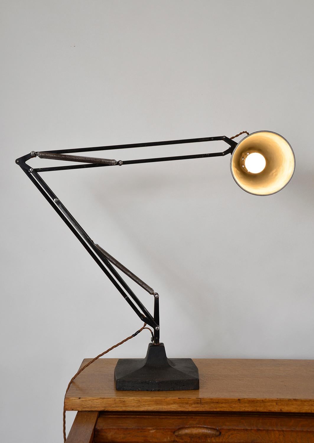 1940er Herbert Terry Anglepoise Draughtsman's Task Schreibtischlampe Nr. 1209 Industrial im Angebot 2