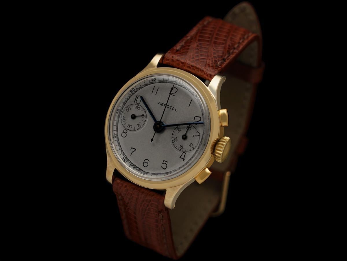 1940's Heuer Aerotel Vintage Mens Chronograph Watch - 14K Gold In Good Condition For Sale In Suwanee, GA
