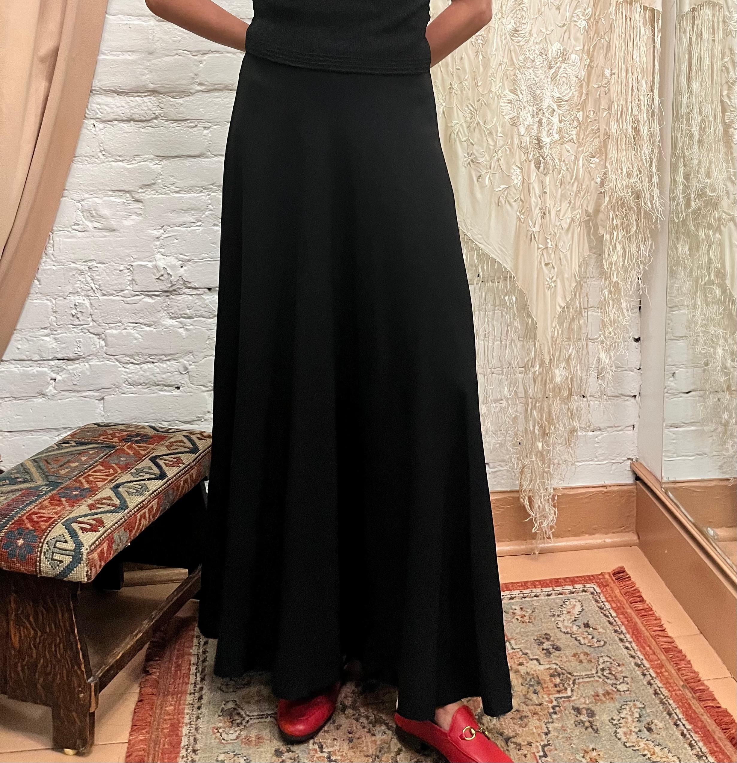 1940’s poly crêpe maxi a-line skirt. metal talon side zipper. mint condition. sits very high on the waist.