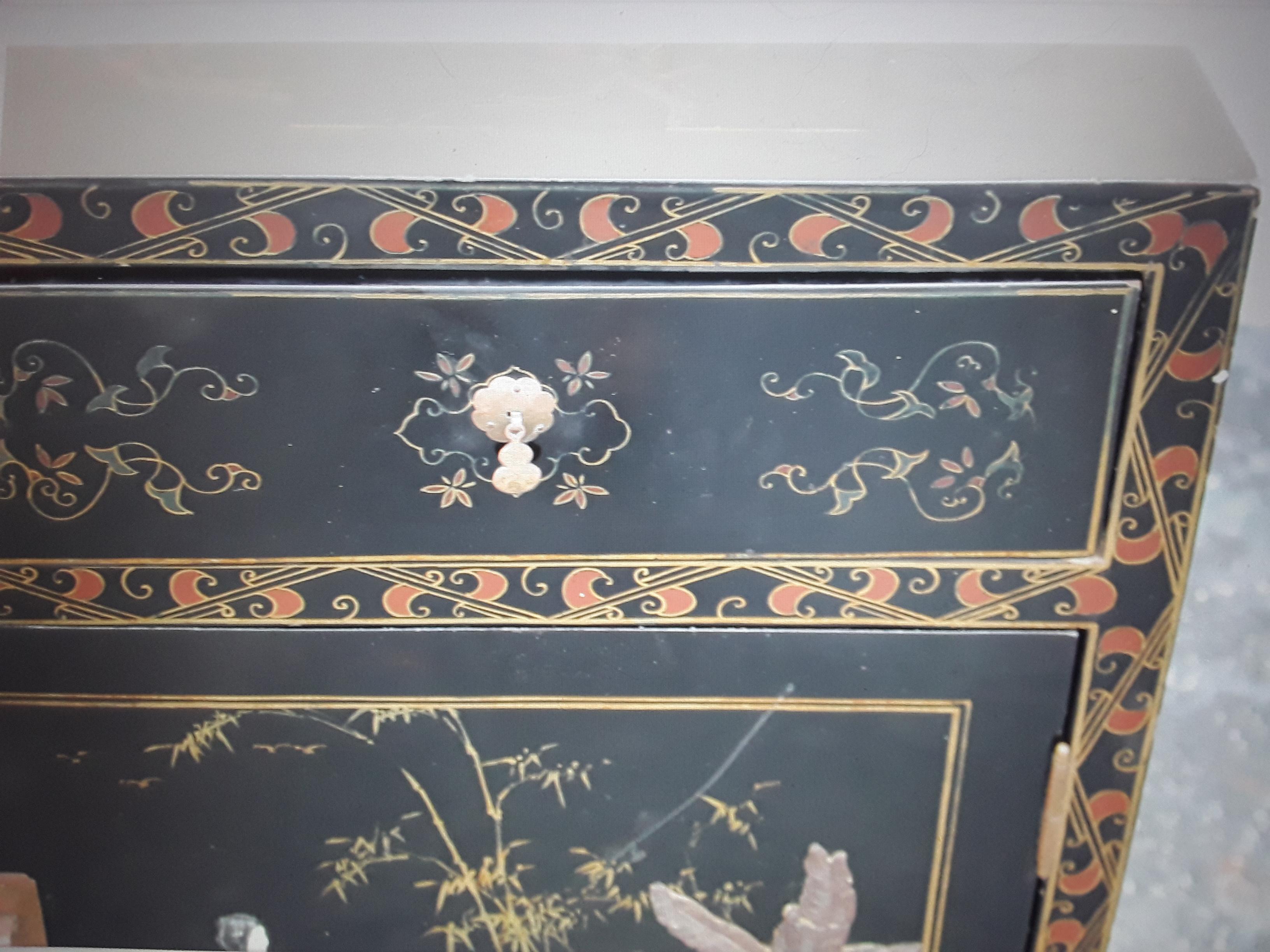 Chinese 1940's Hollywood Regency Asian Chinoiserie Black Lacquered and Painted Buffet For Sale