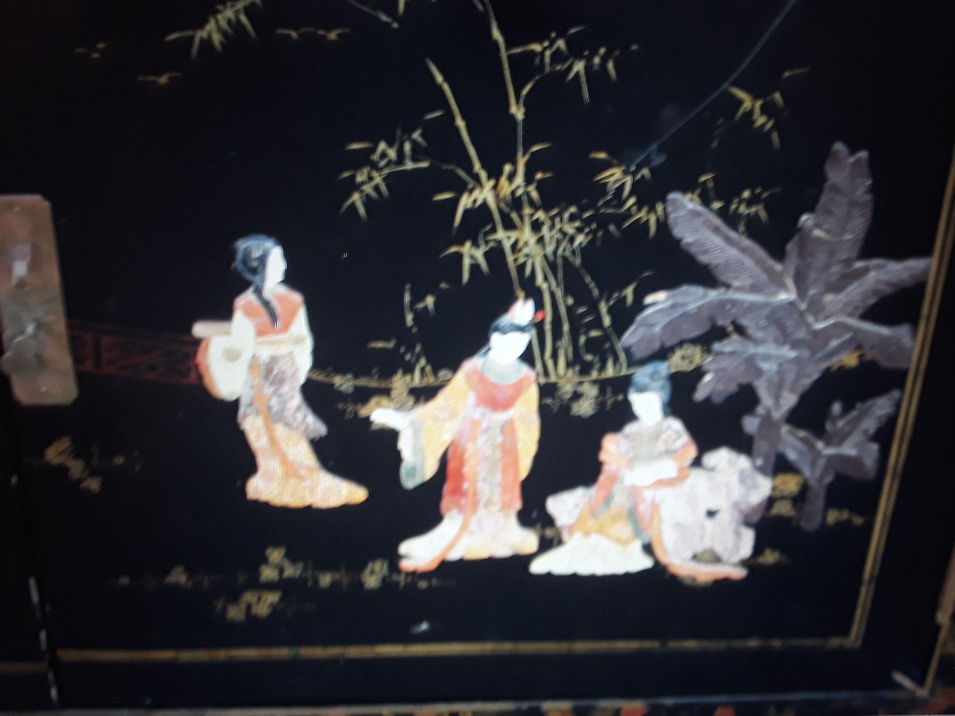 Milieu du XXe siècle Buffet laqué et peint noir de style Chinoiserie asiatique d'Hollywood Regency des années 1940 en vente