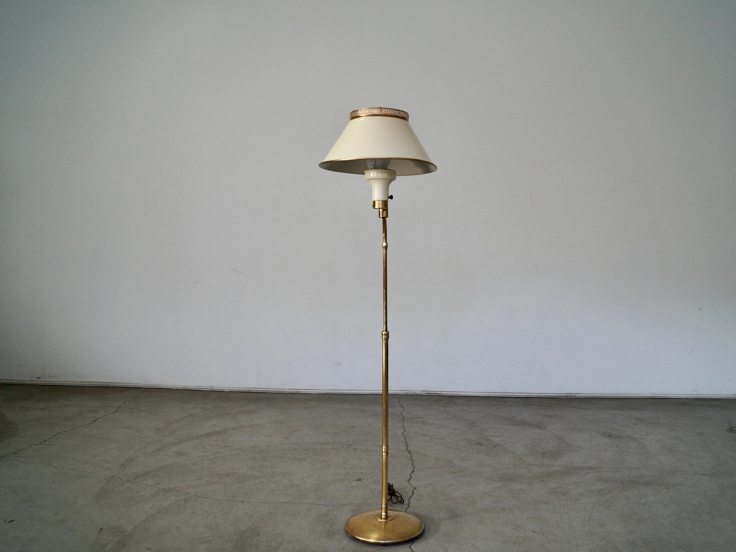 1940's Hollywood Regency Dorothy Draper Style Solid Brass Adjustable Floor Lamp In Good Condition For Sale In Burbank, CA