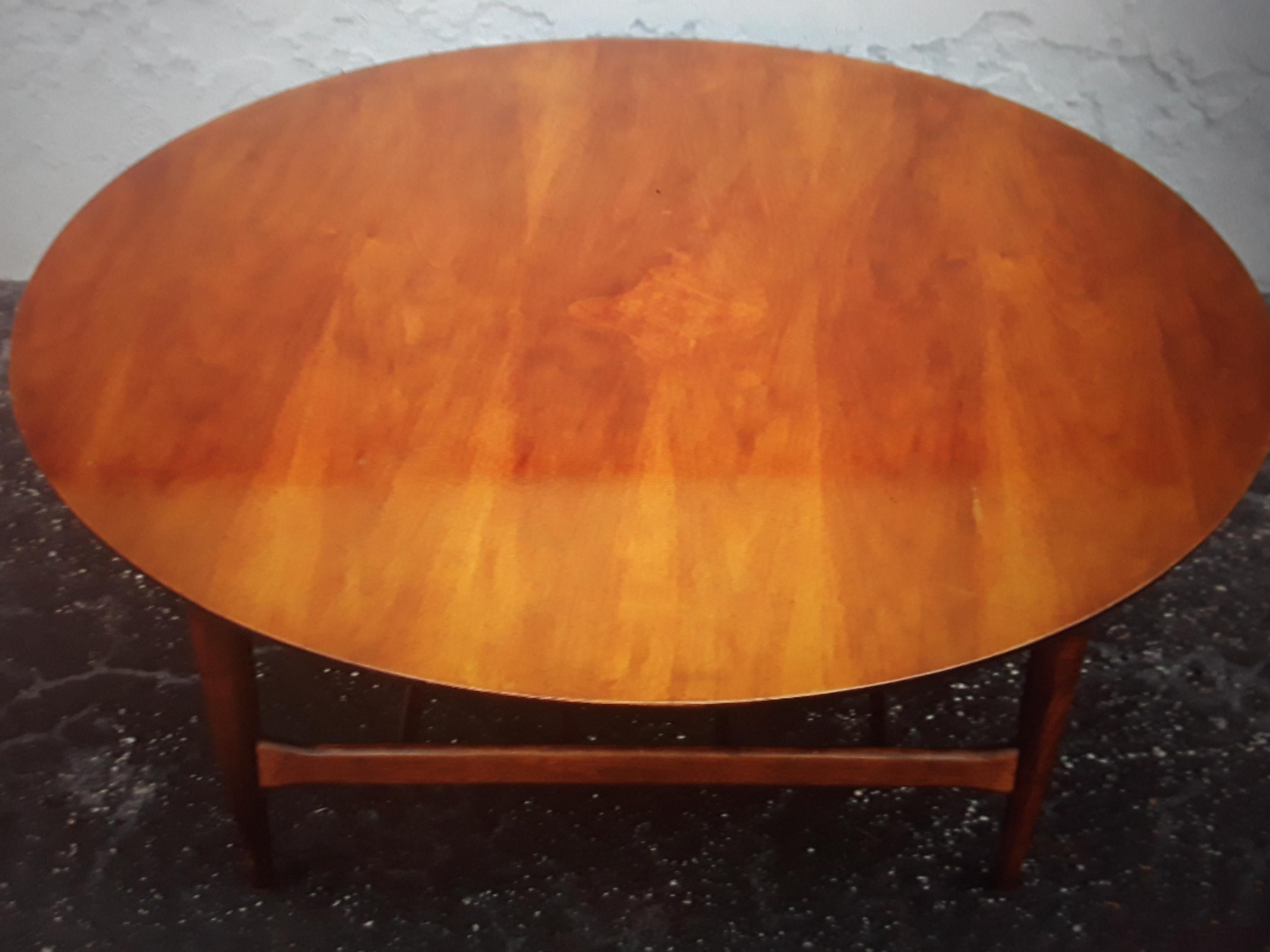 1940s Hollywood Regency Mahogany Coffee/ Cocktail Table  In Good Condition For Sale In Opa Locka, FL