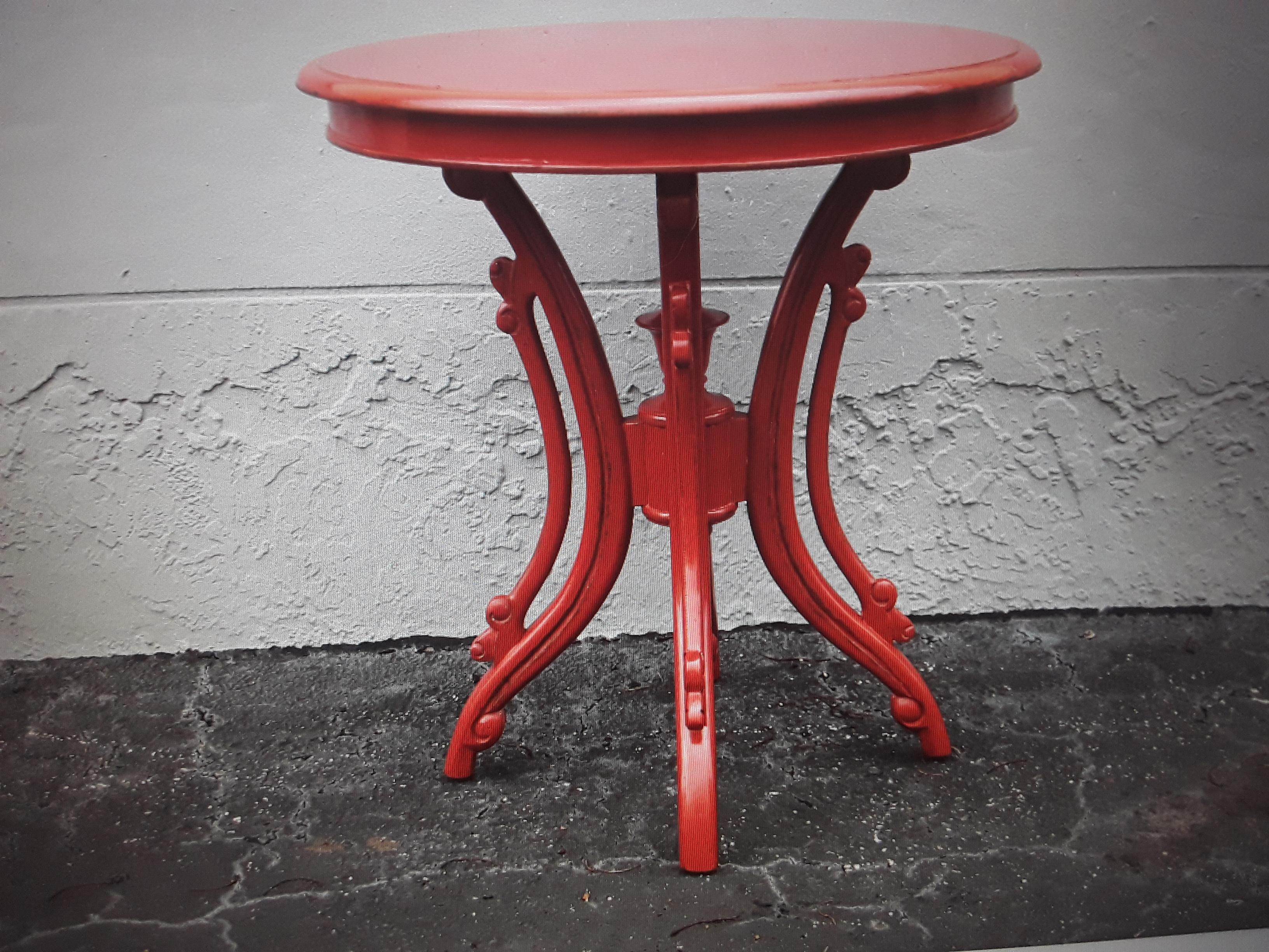 1940's Hollywood Regency Original Red Color Occasional/ Accent/ Side Table For Sale 5