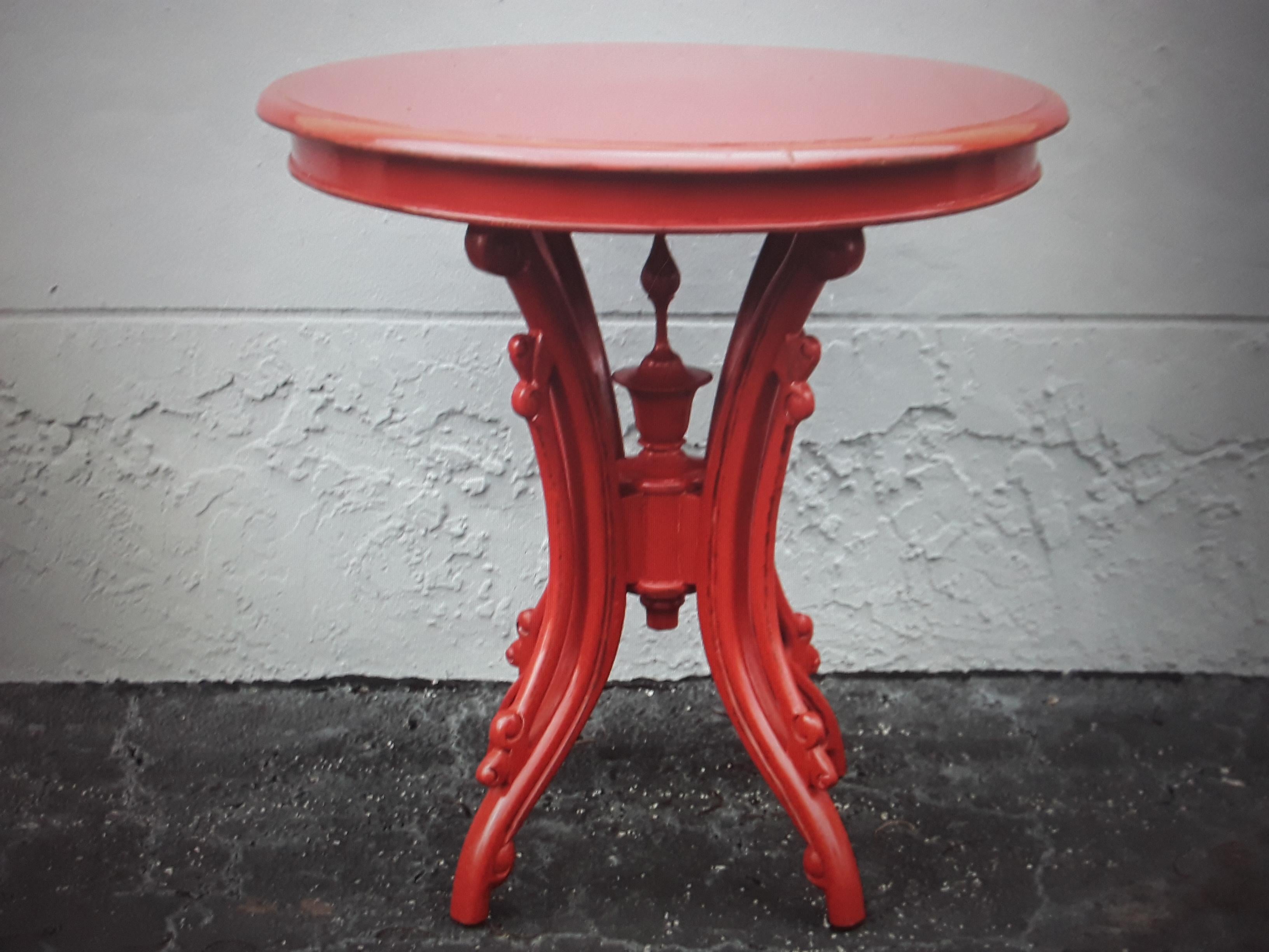 1940's Hollywood Regency Original Red Color Occasional/ Accent/ Side Table For Sale 4