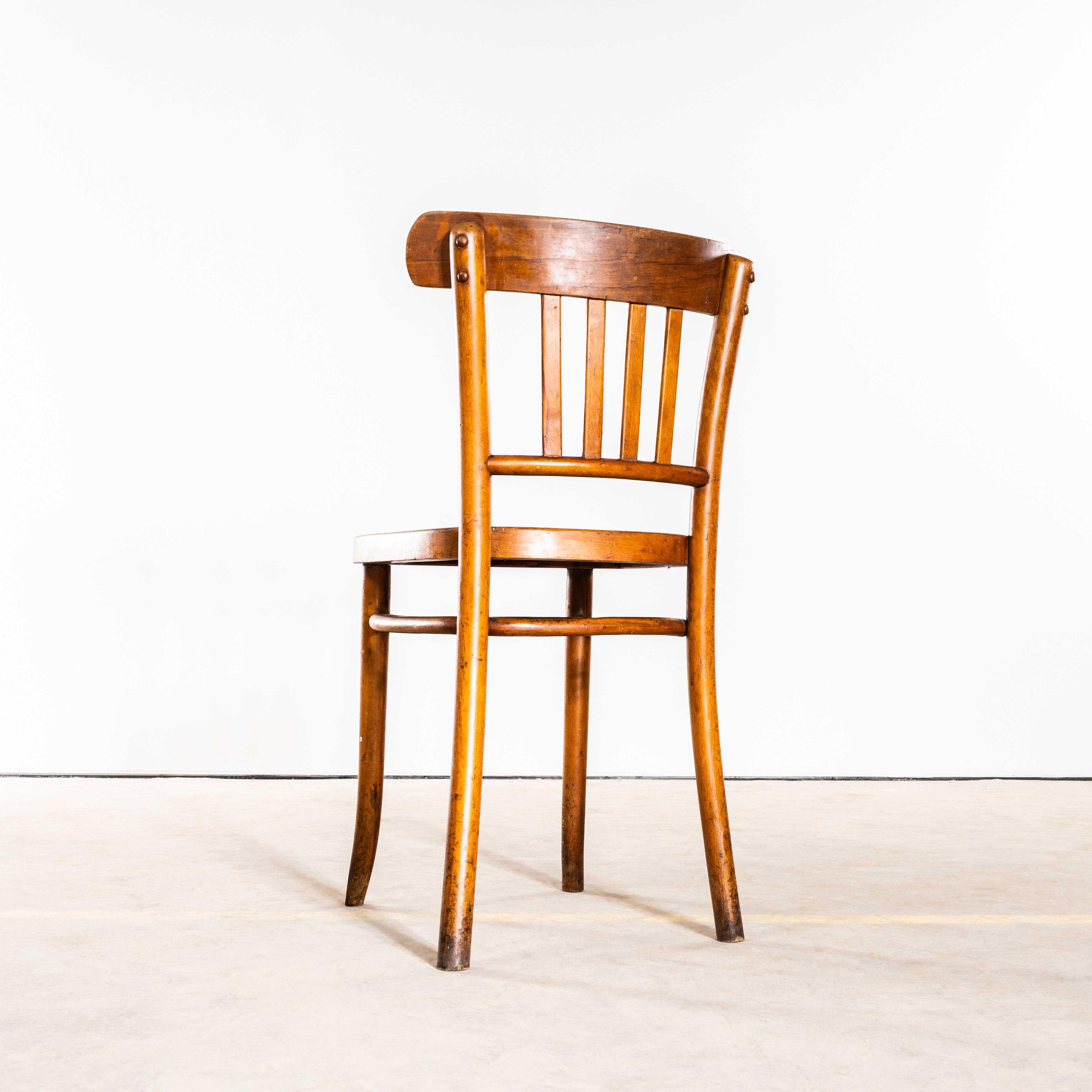 Sedie da pranzo in legno di Oak Oak del 1940 - Set di sei sedie in vendita 3