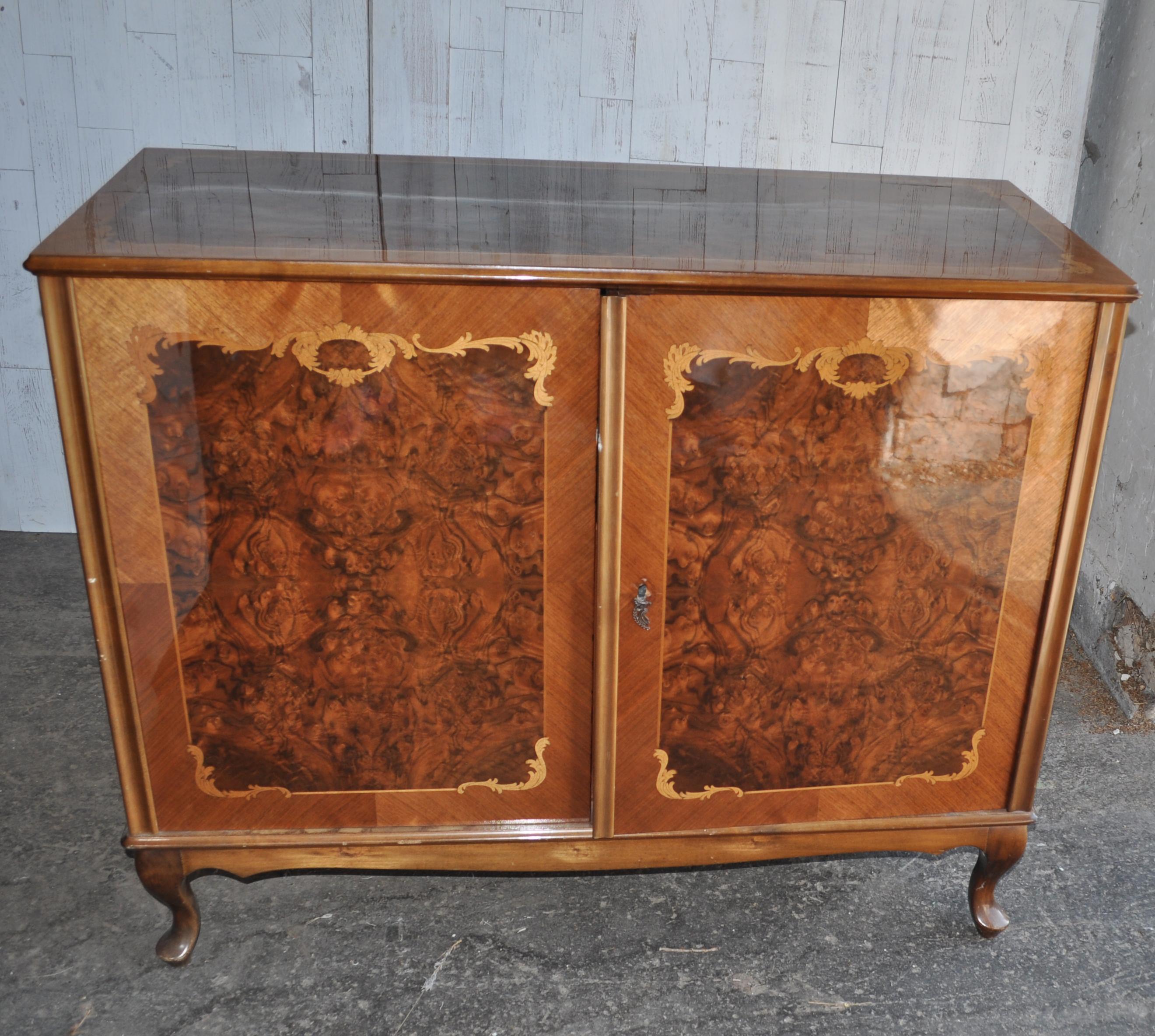 Inlay 1940s Hungarian Neo-Baroque Chest of Drawers Commode Dresser For Sale