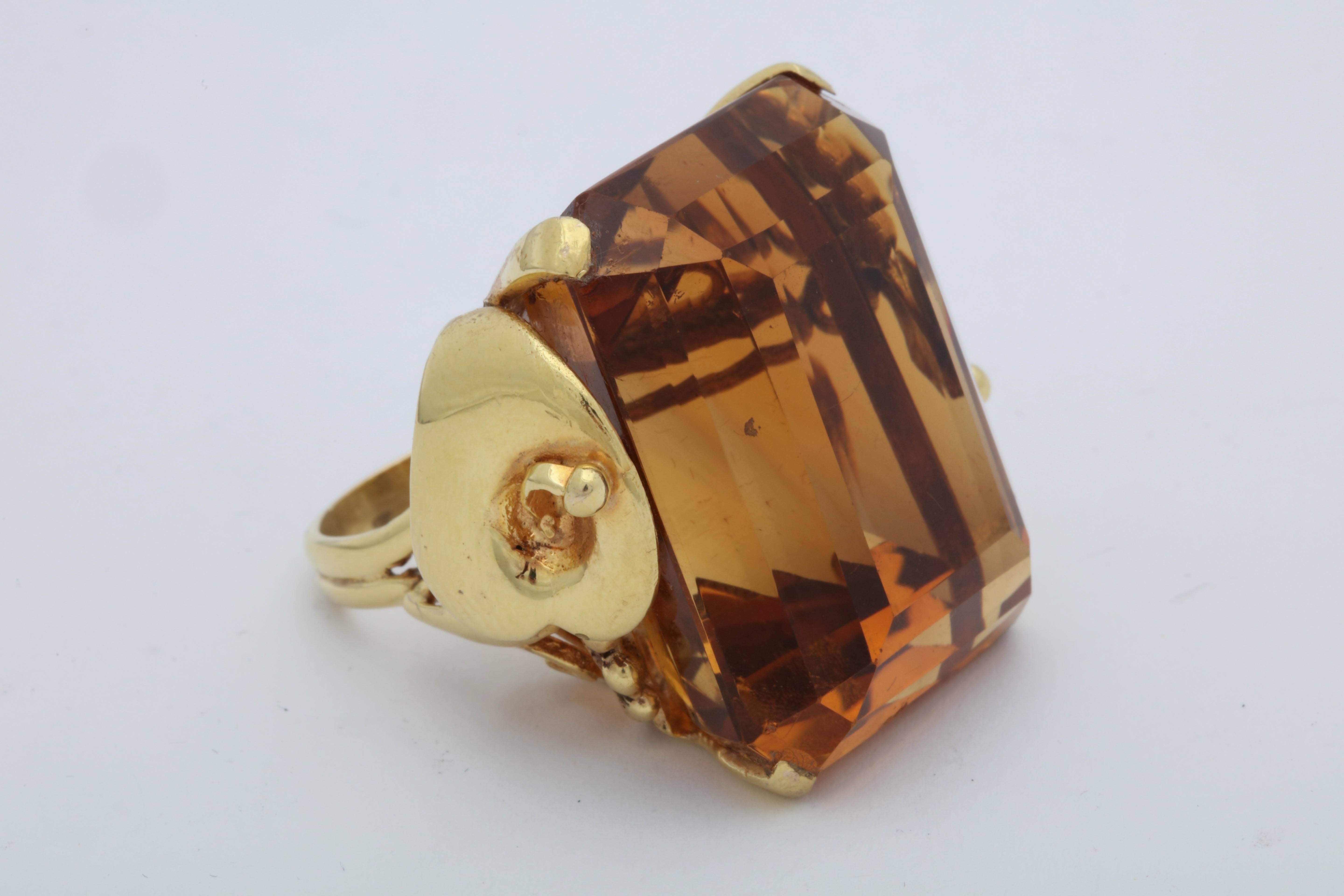 Women's 1940s Impressive Large Honey Citrine with Sculptural Gold Mounting Cocktail Ring