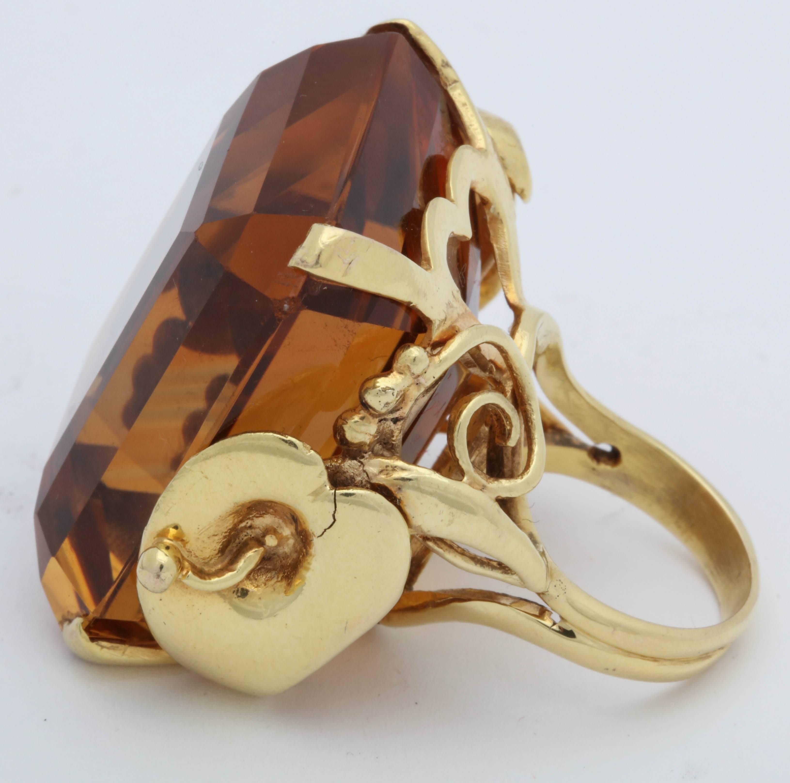 1940s Impressive Large Honey Citrine with Sculptural Gold Mounting Cocktail Ring 2