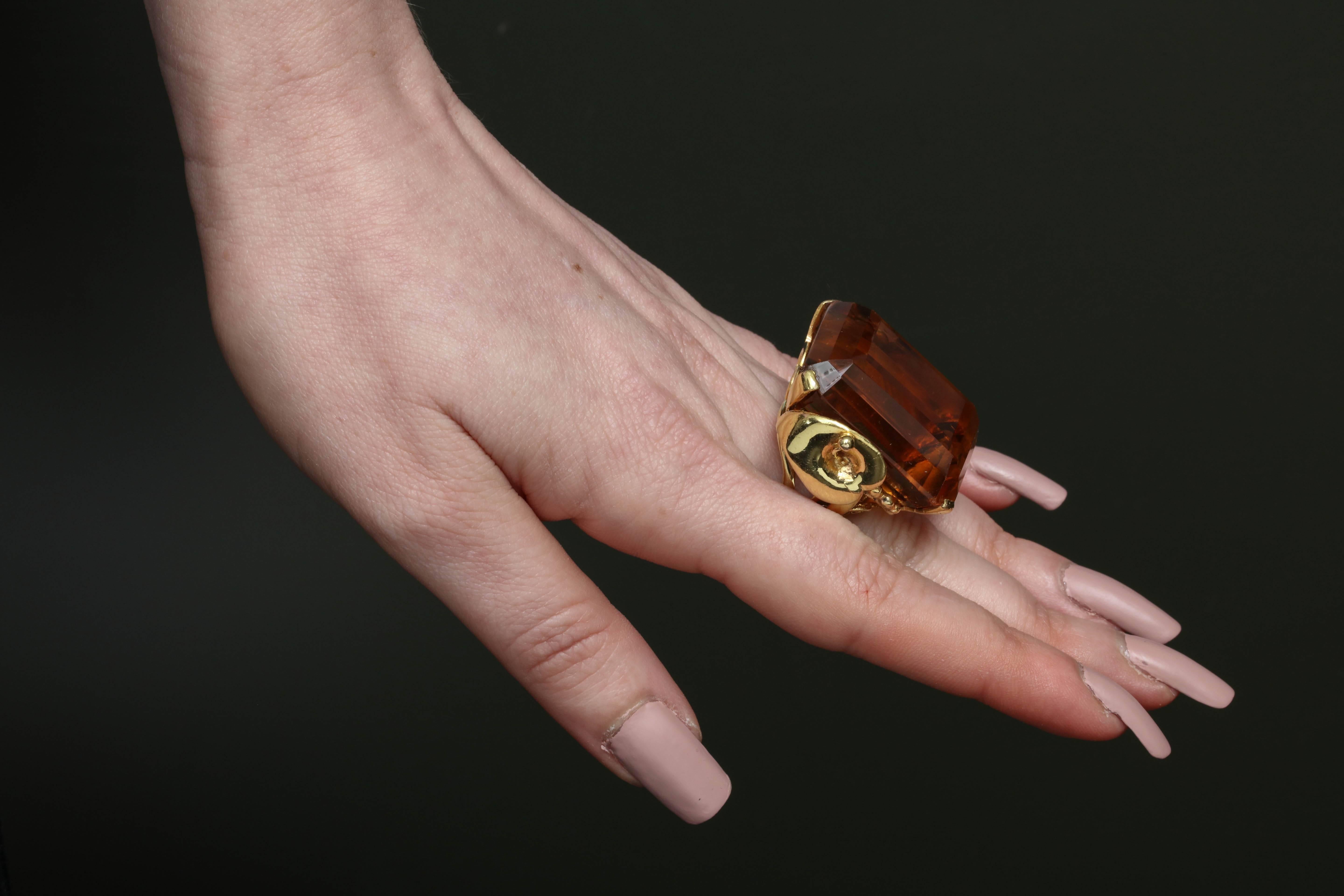 1940s Impressive Large Honey Citrine with Sculptural Gold Mounting Cocktail Ring 4