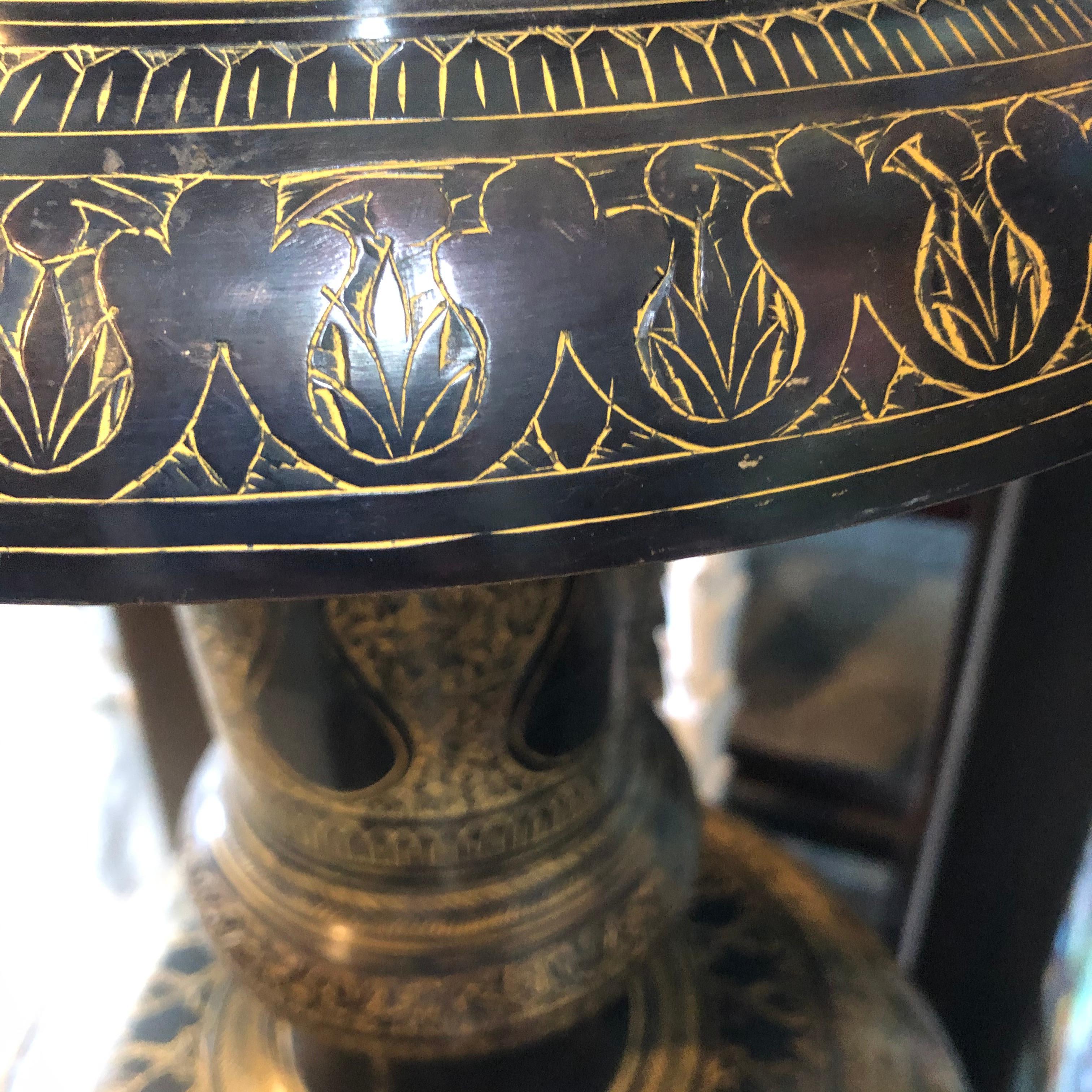Inconnu Grande urne indienne en bronze des années 1940, noire et dorée en vente