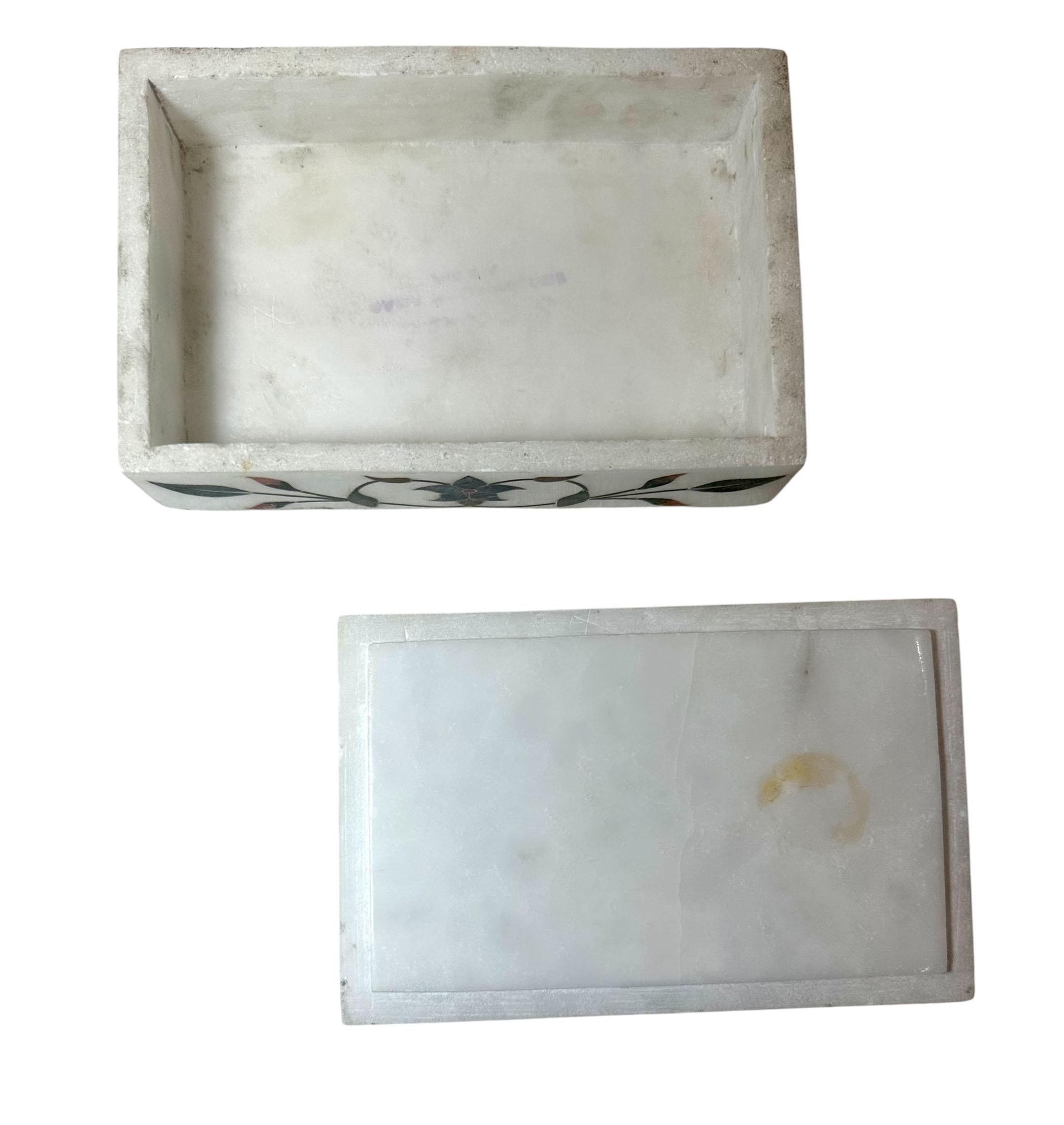 1940s Indian Marble Box Inlaid with Lapis and Agate For Sale 7