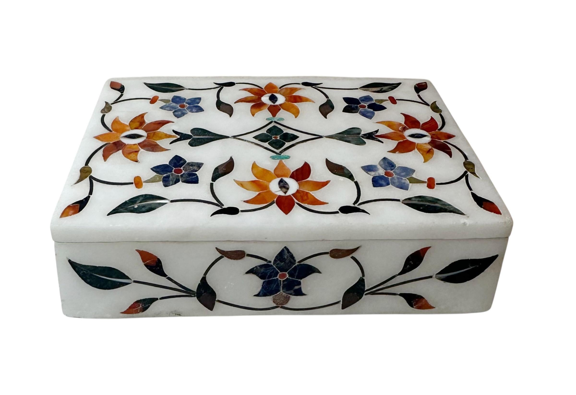 Mid-20th Century 1940s Indian Marble Box Inlaid with Lapis and Agate For Sale