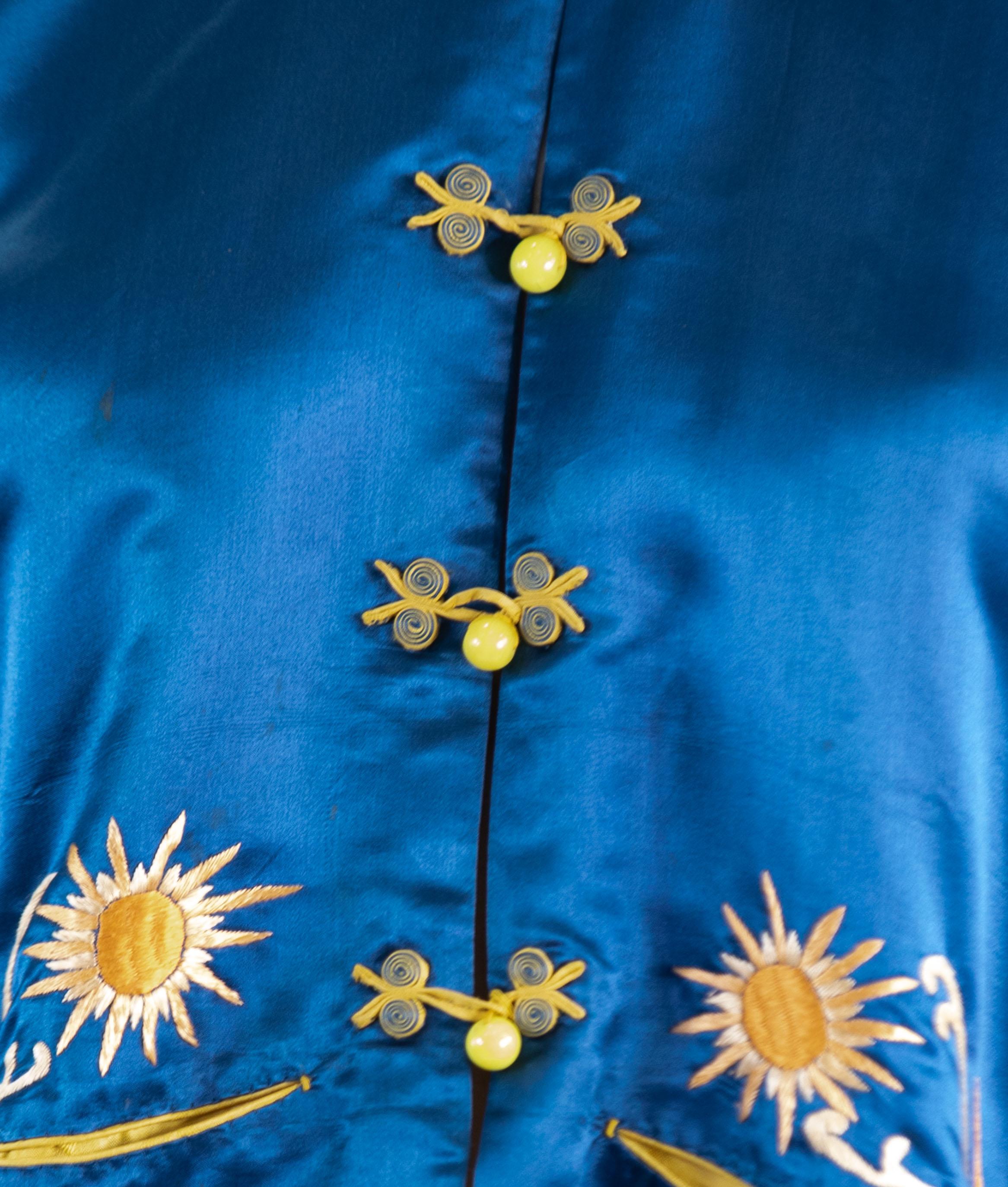 1940S Indigo Blue Hand Embroidered Silk Satin Chinese Sun Dragon Jacket For Sale 7