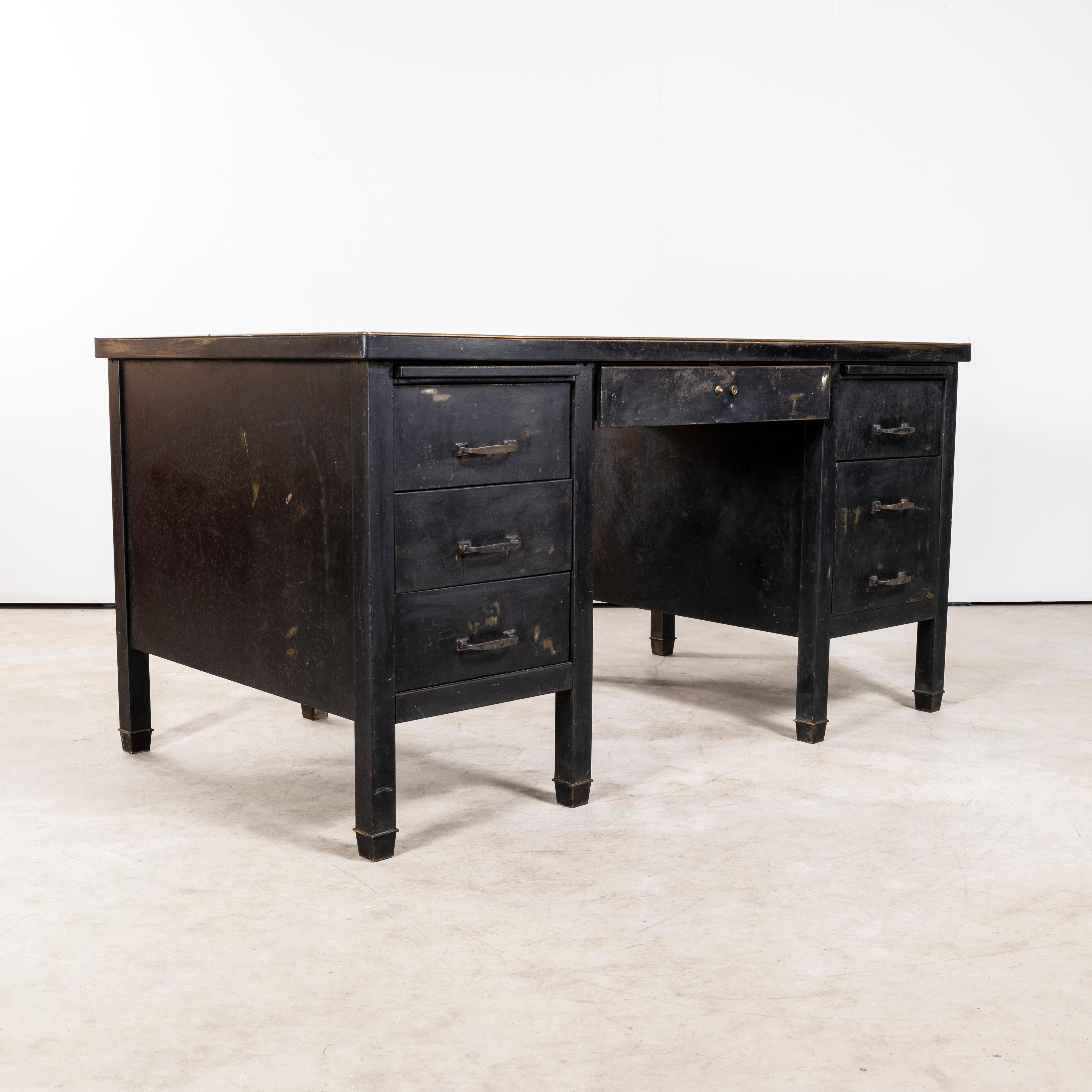 1940's Industrial Metal Desk - Linoleum To In Good Condition In Hook, Hampshire