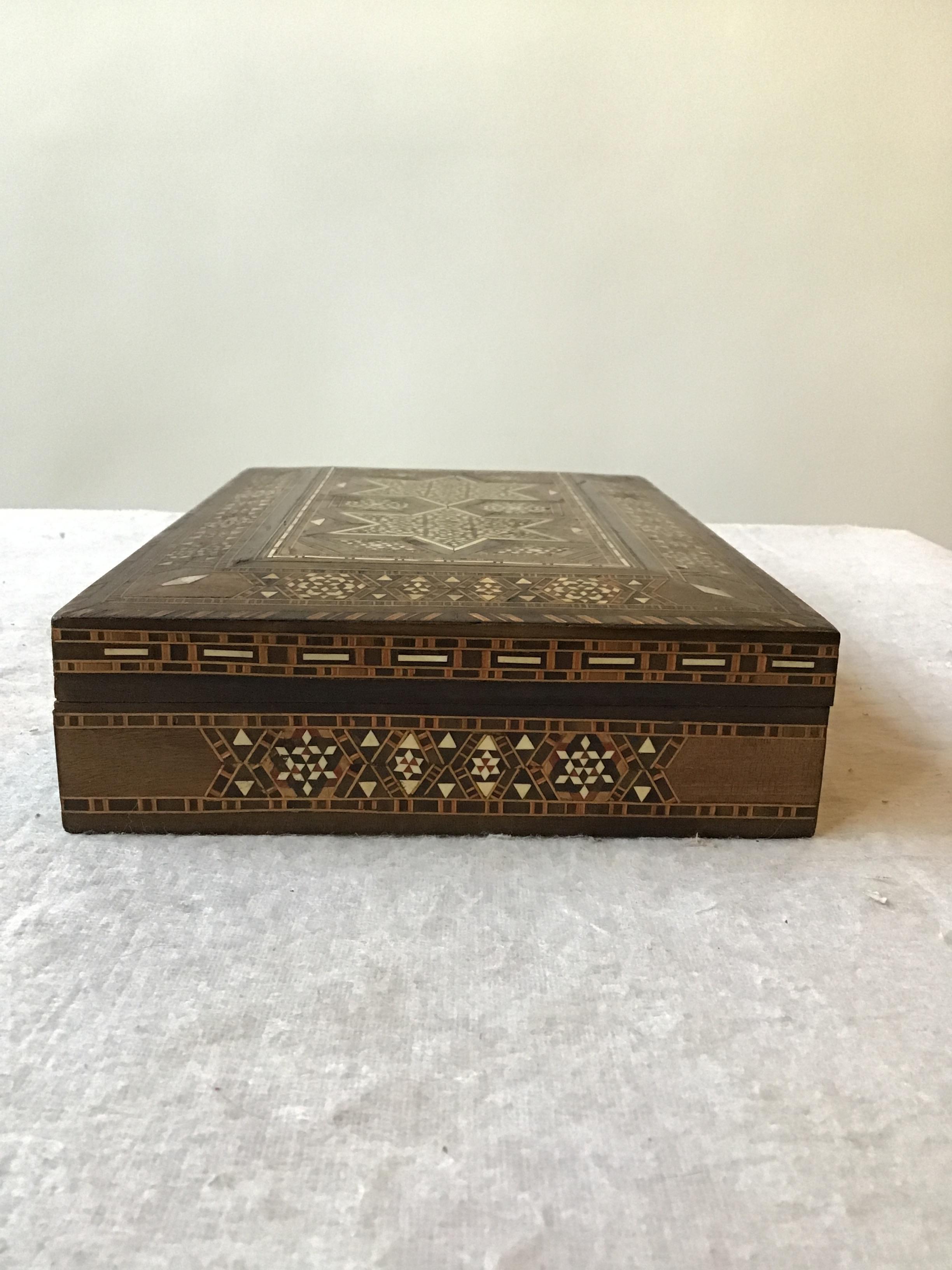 1940s Inlaid Wood And  Mother Of Pearl Middle Eastern Box In Good Condition For Sale In Tarrytown, NY
