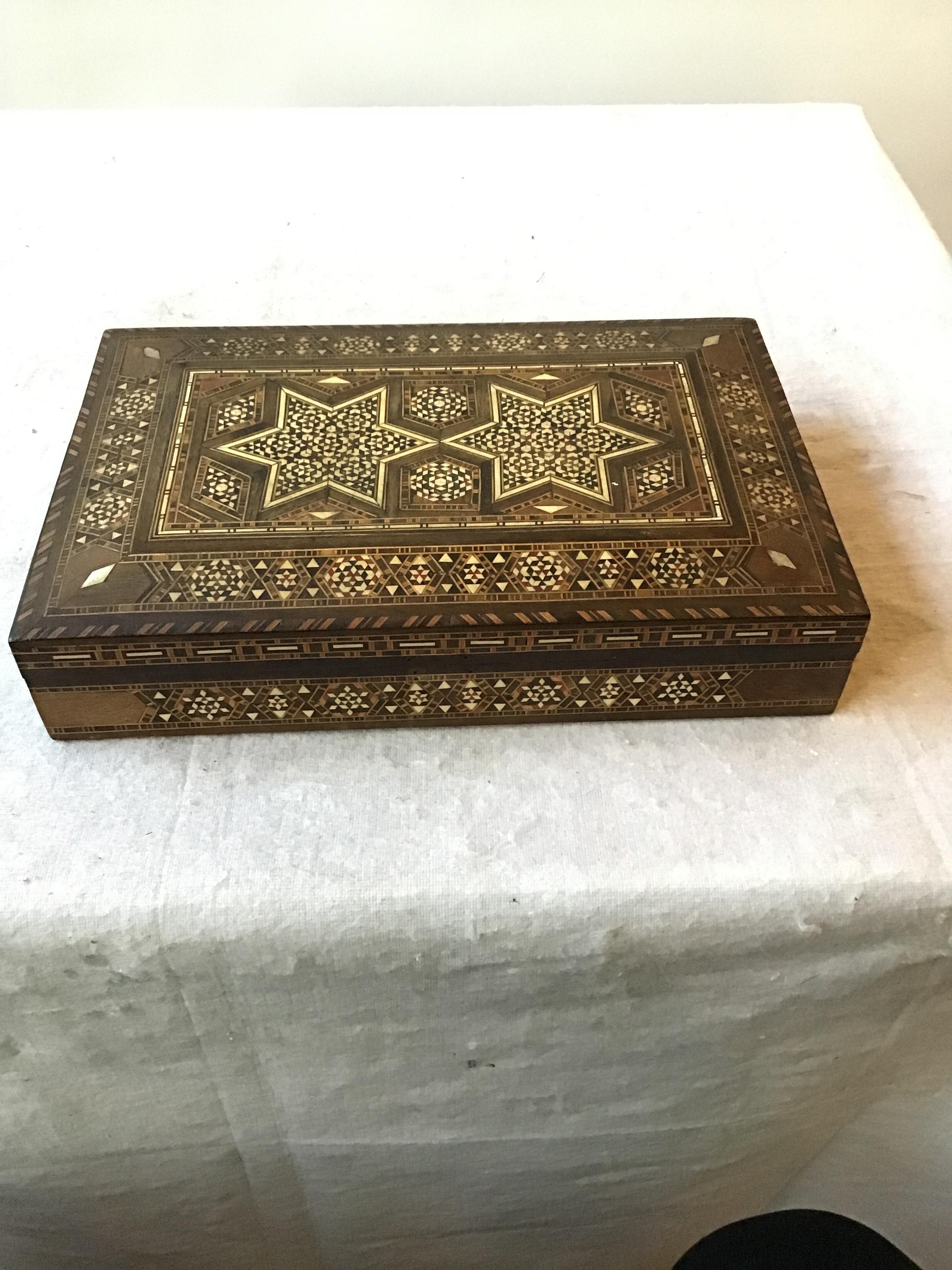 1940s Inlaid Wood And  Mother Of Pearl Middle Eastern Box 1