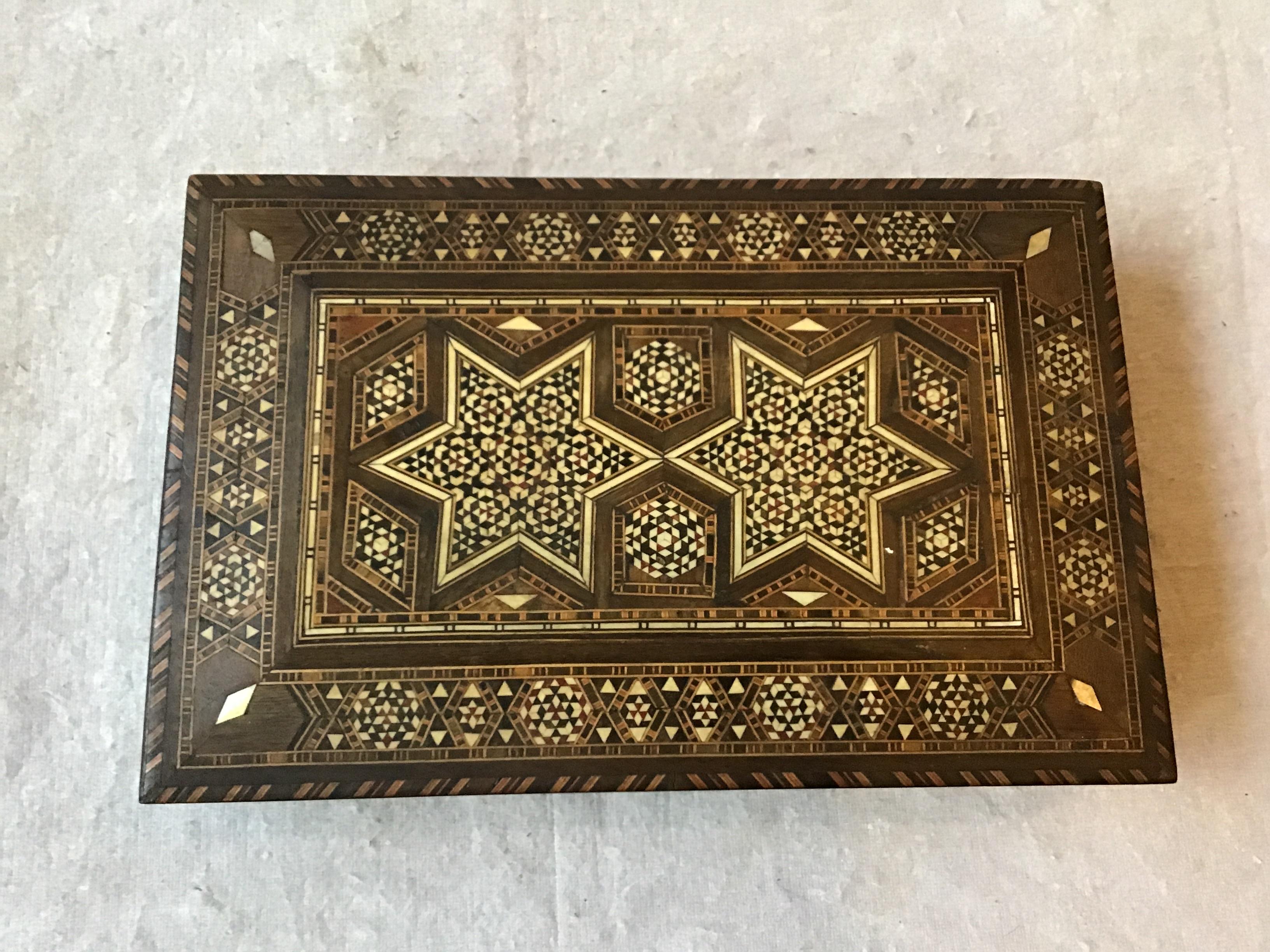 1940s Inlaid Wood And  Mother Of Pearl Middle Eastern Box 2