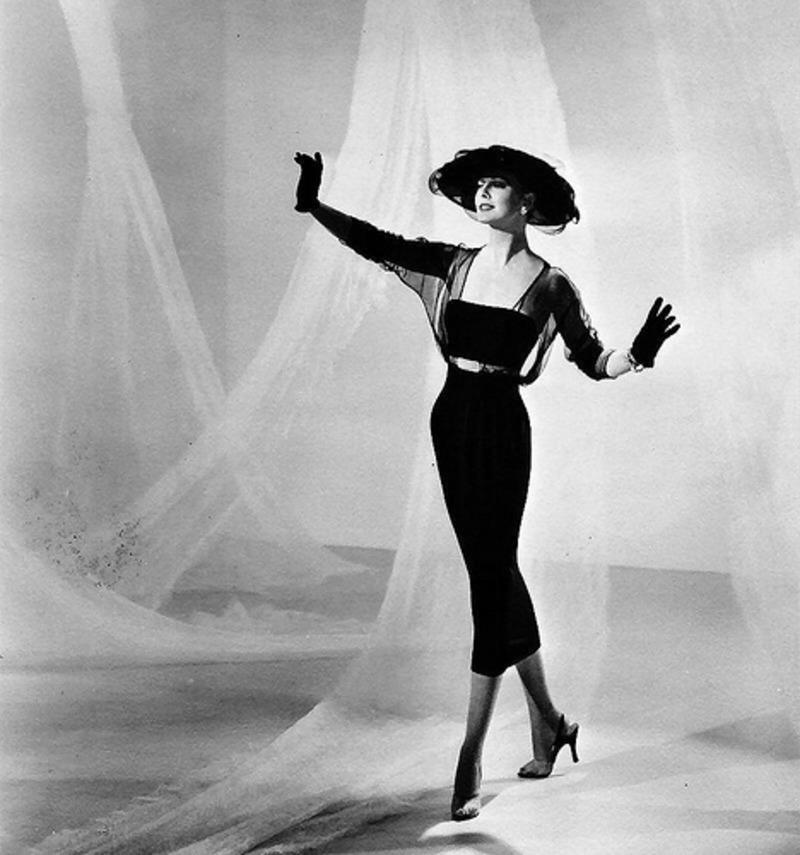 Abito nero di Irene Lentz degli anni '40 con sovrapposizione di chiffon di seta a forma di blouson in vendita 2