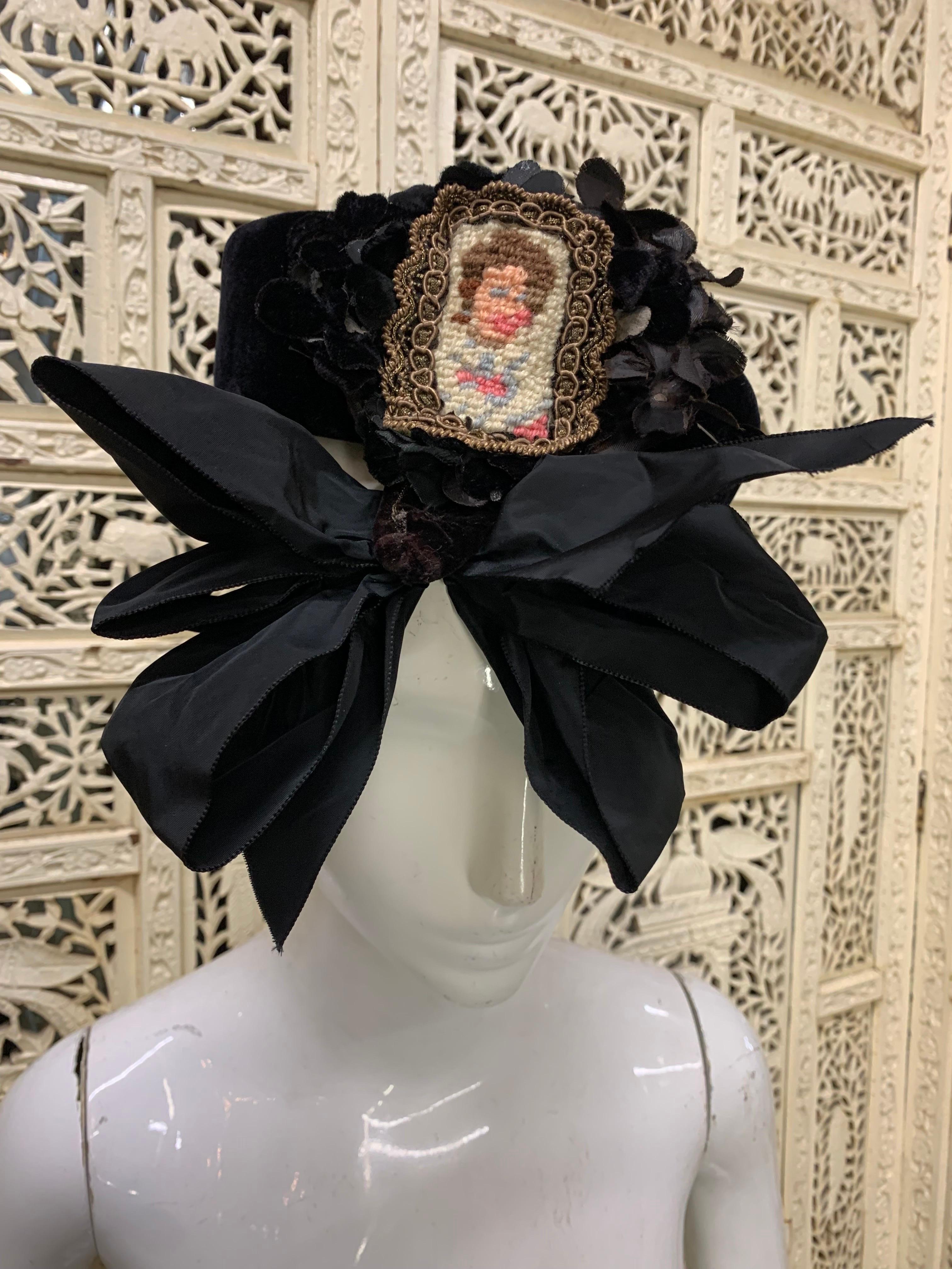 1940s Irina Roublon Couture Avant Garde Velvet Hat w Needlepoint Portrait  en vente 3