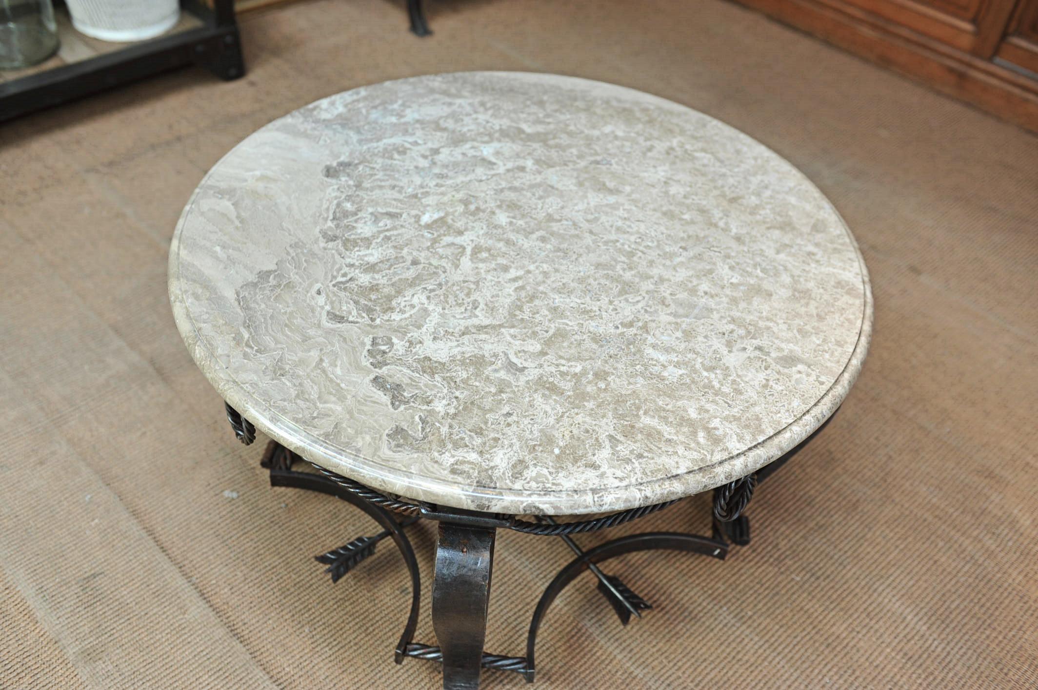 1940s Iron and Marble-Top Coffee Table In Excellent Condition For Sale In Roubaix, FR