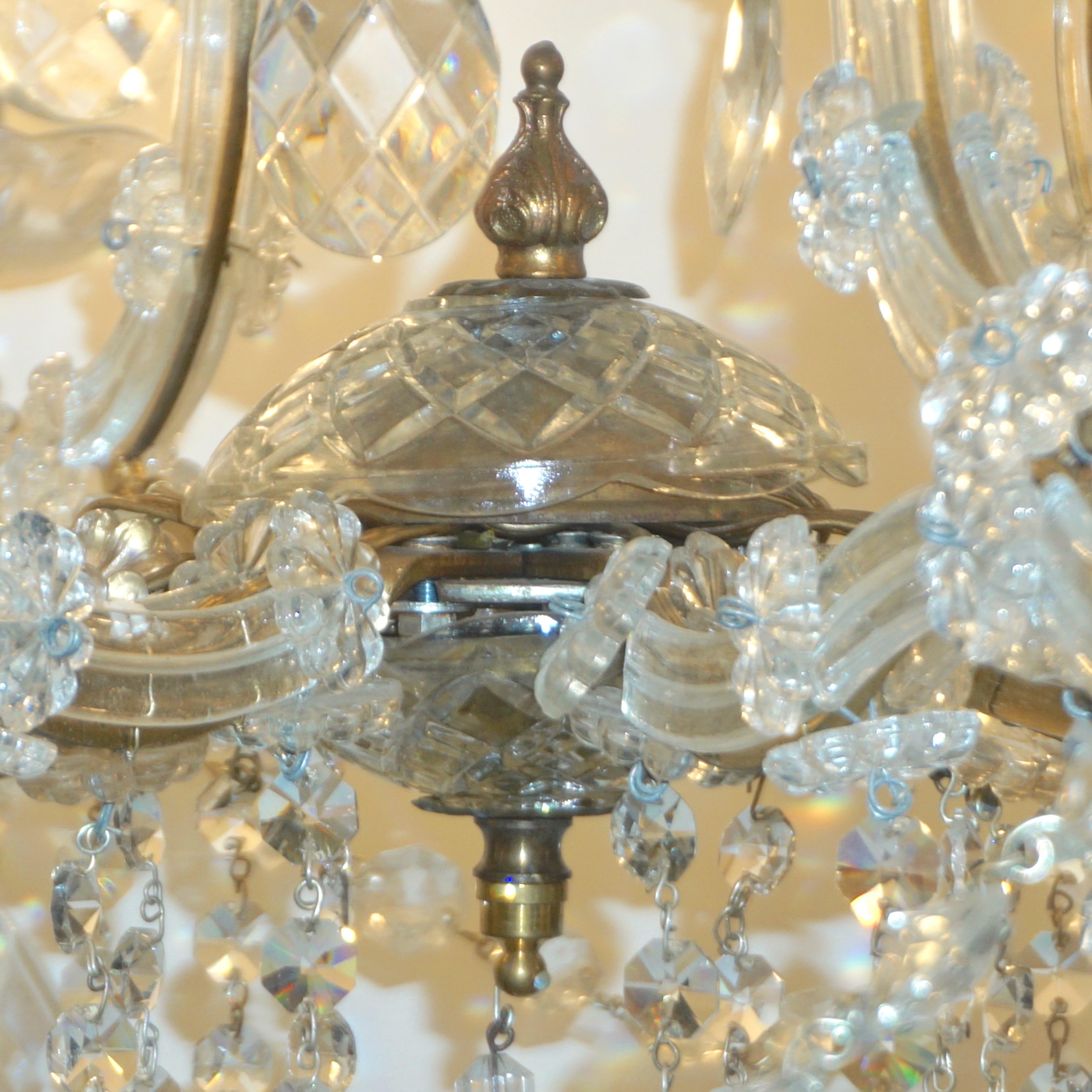 1940s Italian Antique Regency Revival Crystal 12-Light Gilded Chandelier 6