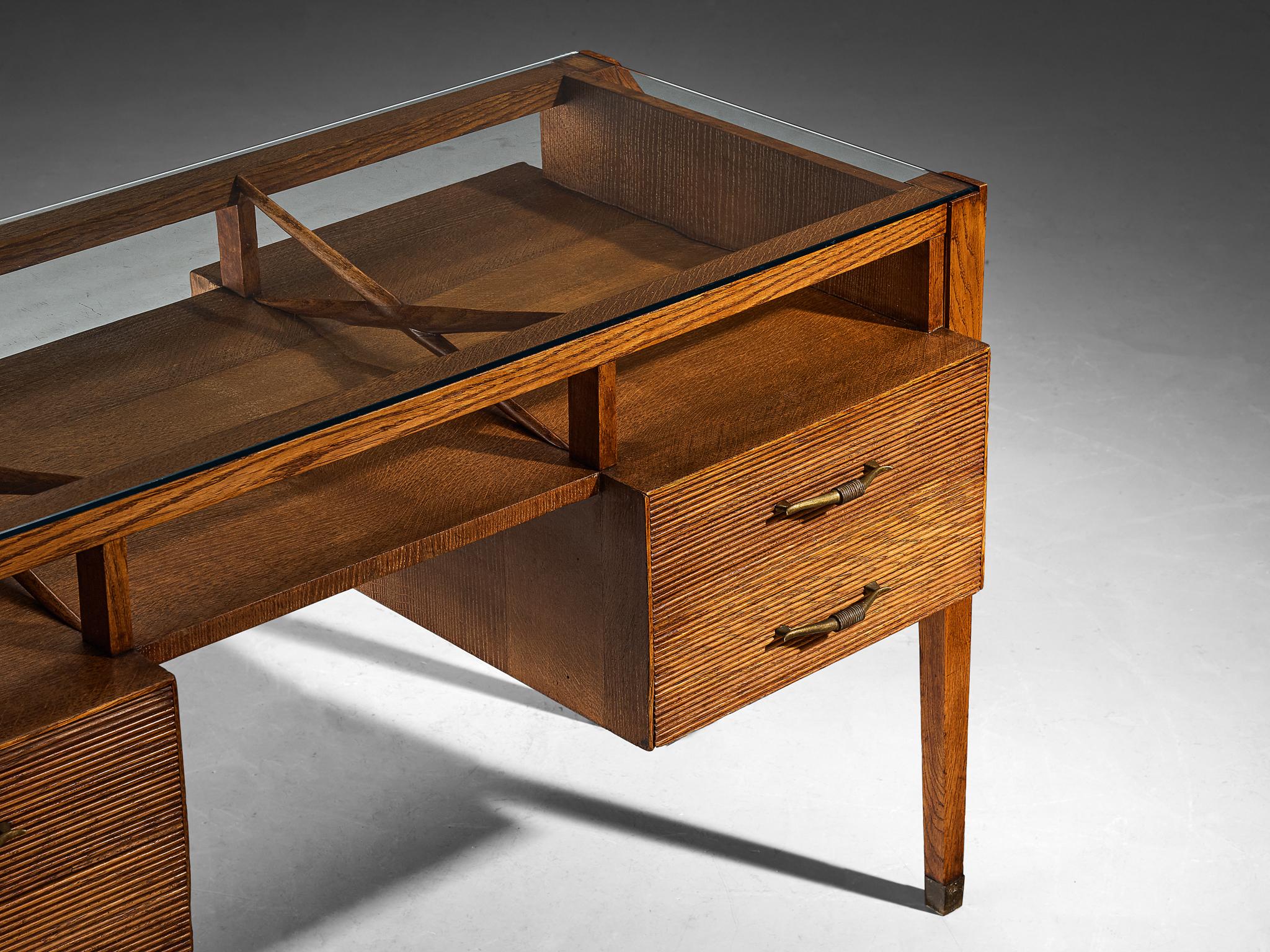 1940s Italian Art Deco Desk with Grissinato Carvings in Oak Brass Glass For Sale 5