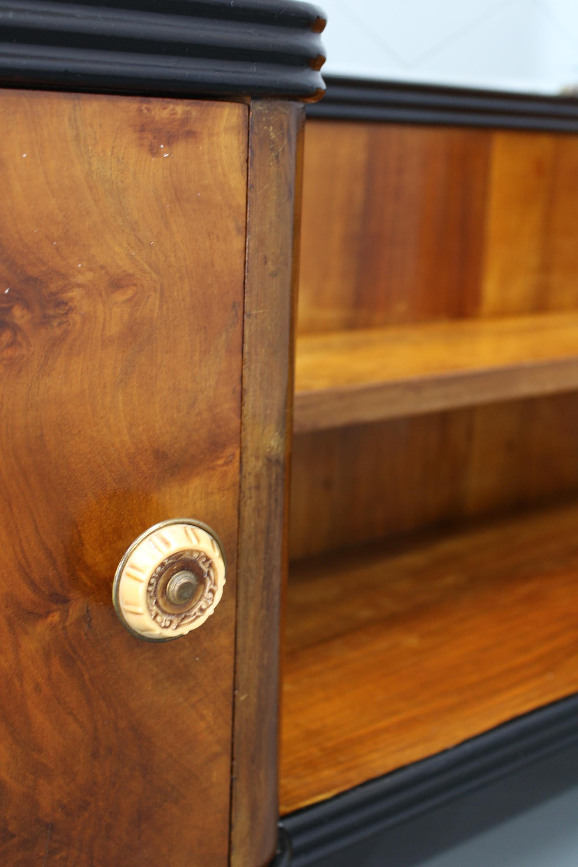 1940s Italian Art Deco Mirror Cabinet in Walnut Finish For Sale 6