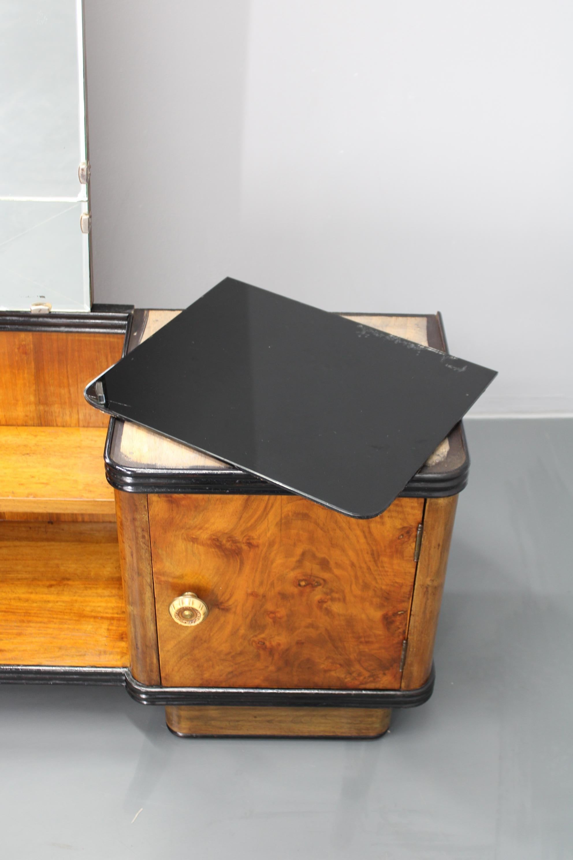 1940s Italian Art Deco Mirror Cabinet in Walnut Finish For Sale 11