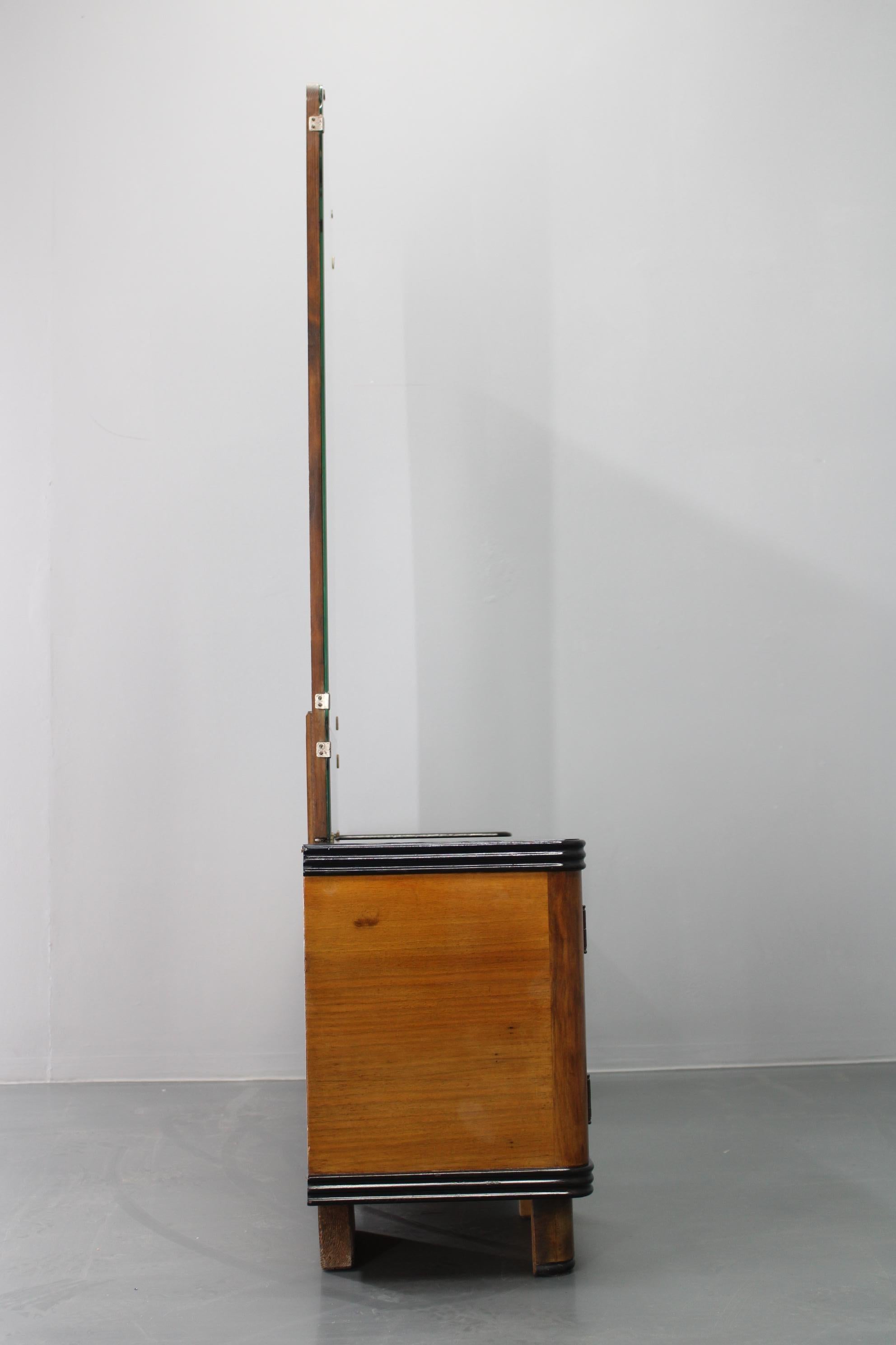 1940s Italian Art Deco Mirror Cabinet in Walnut Finish For Sale 12