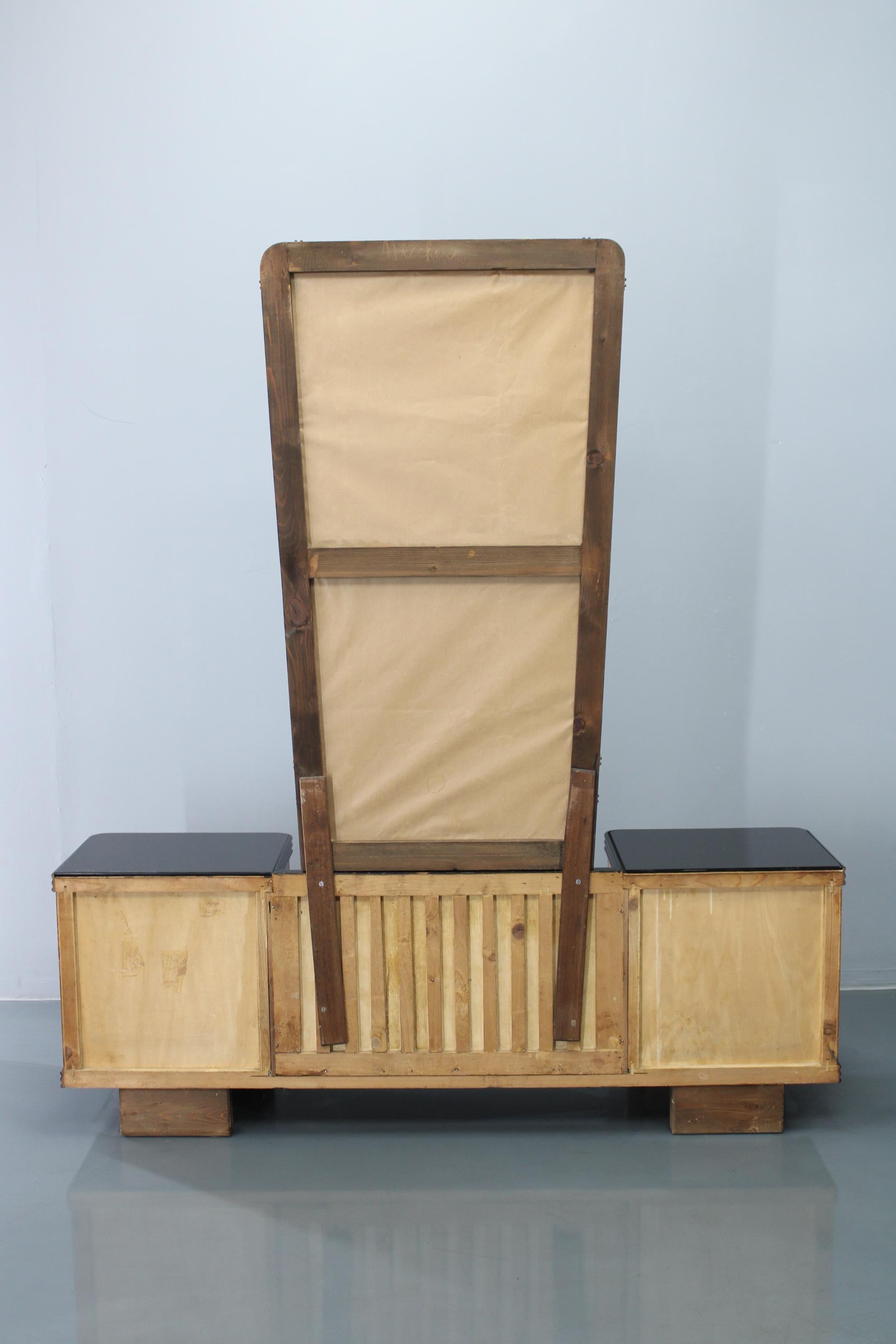1940s Italian Art Deco Mirror Cabinet in Walnut Finish For Sale 13