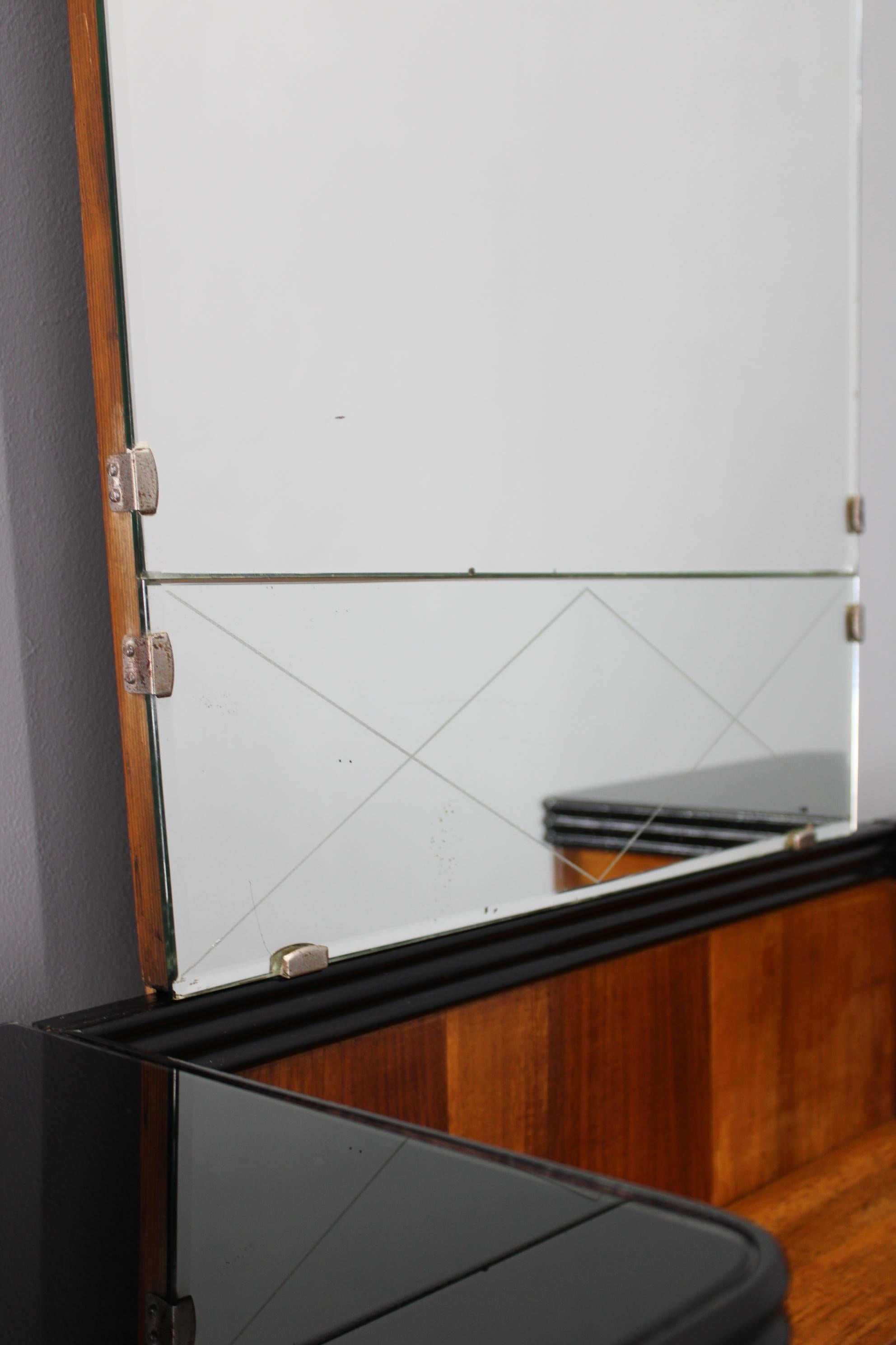 1940s Italian Art Deco Mirror Cabinet in Walnut Finish For Sale 1